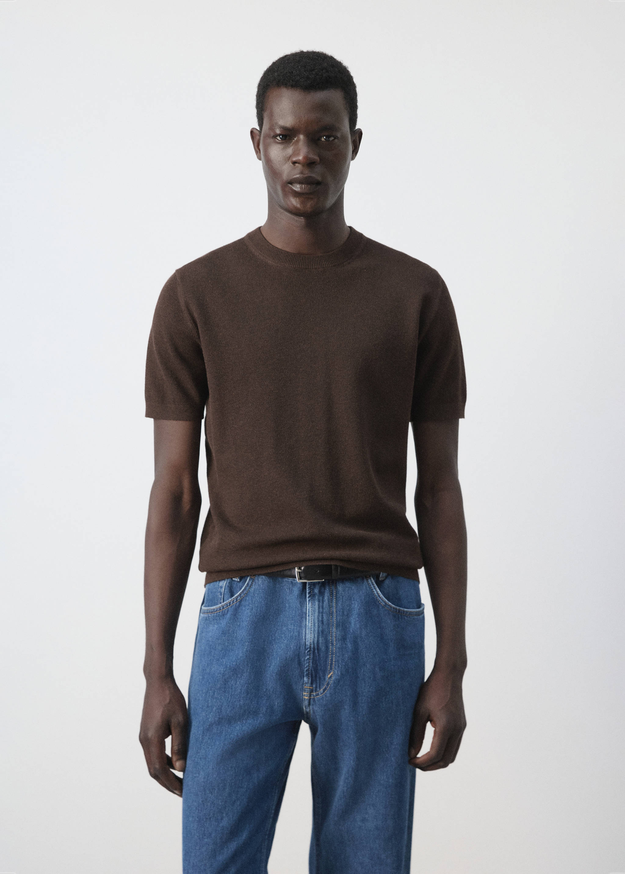 Regular fit t-shirt i trikå - Bild av mittparti