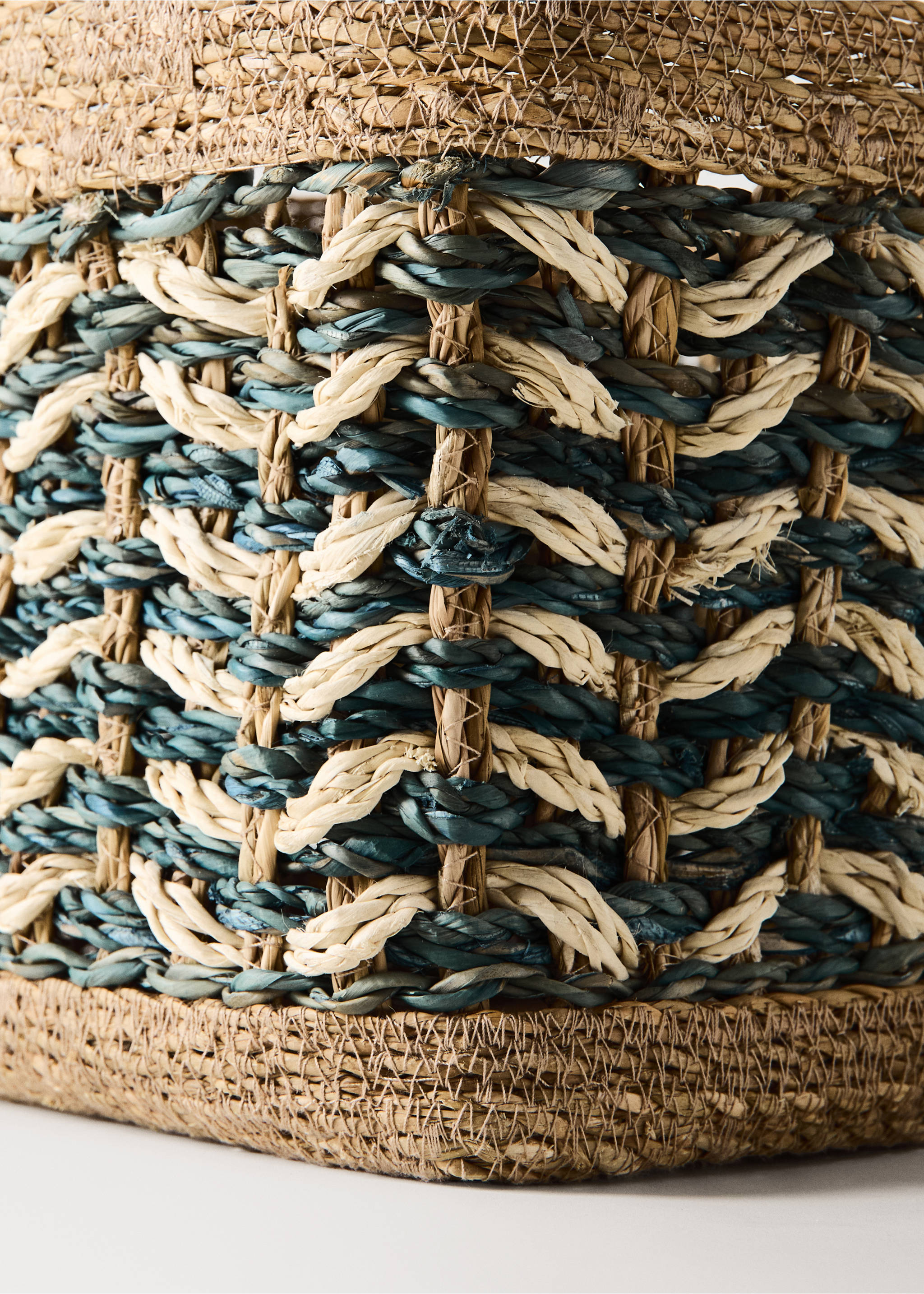 Medium braided border basket - Details of the article 2, Blue. Ref: 37061445-00.