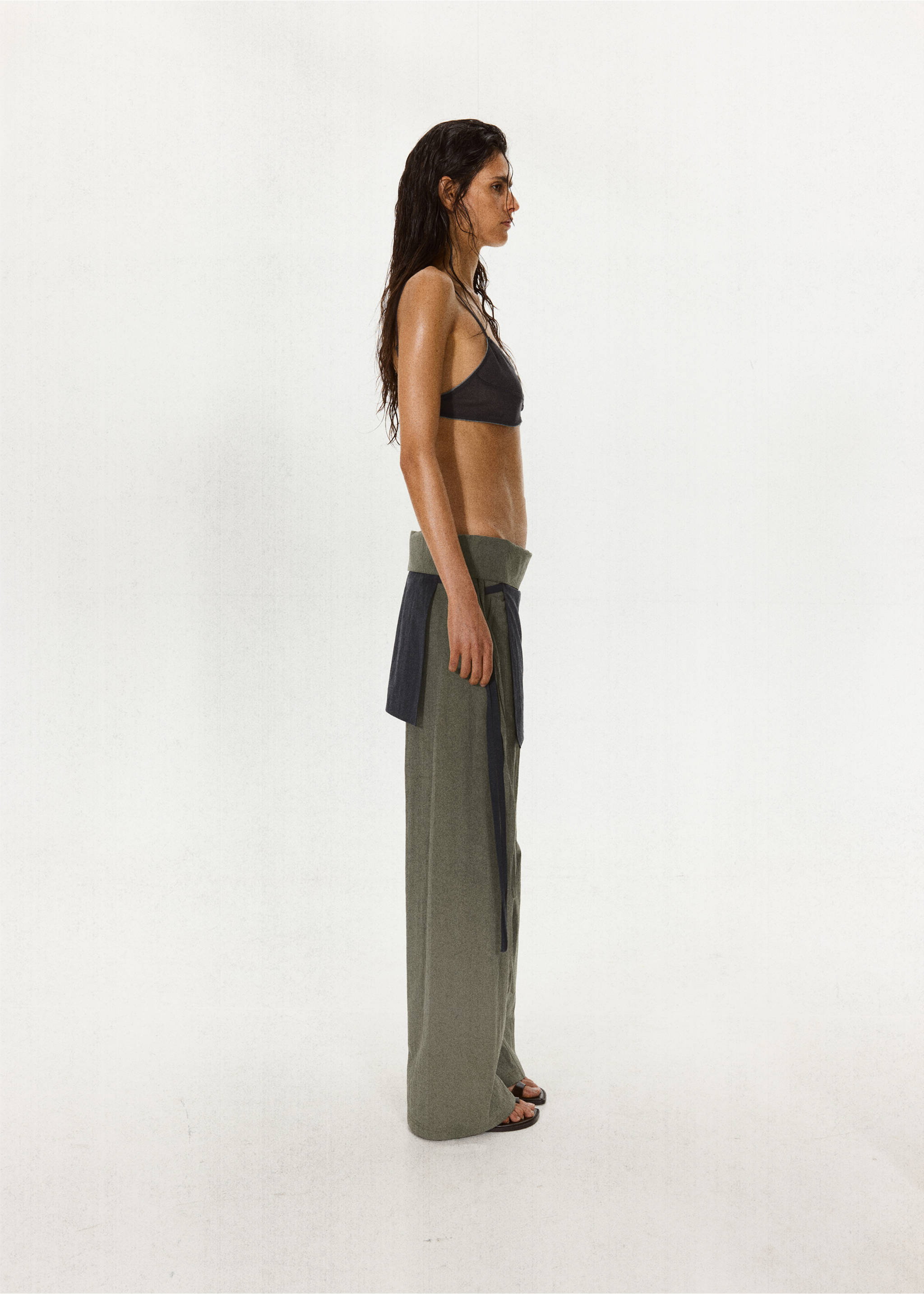Straight-leg contrast trousers - Details of the article 1, Grey. Ref: 37061451-00.