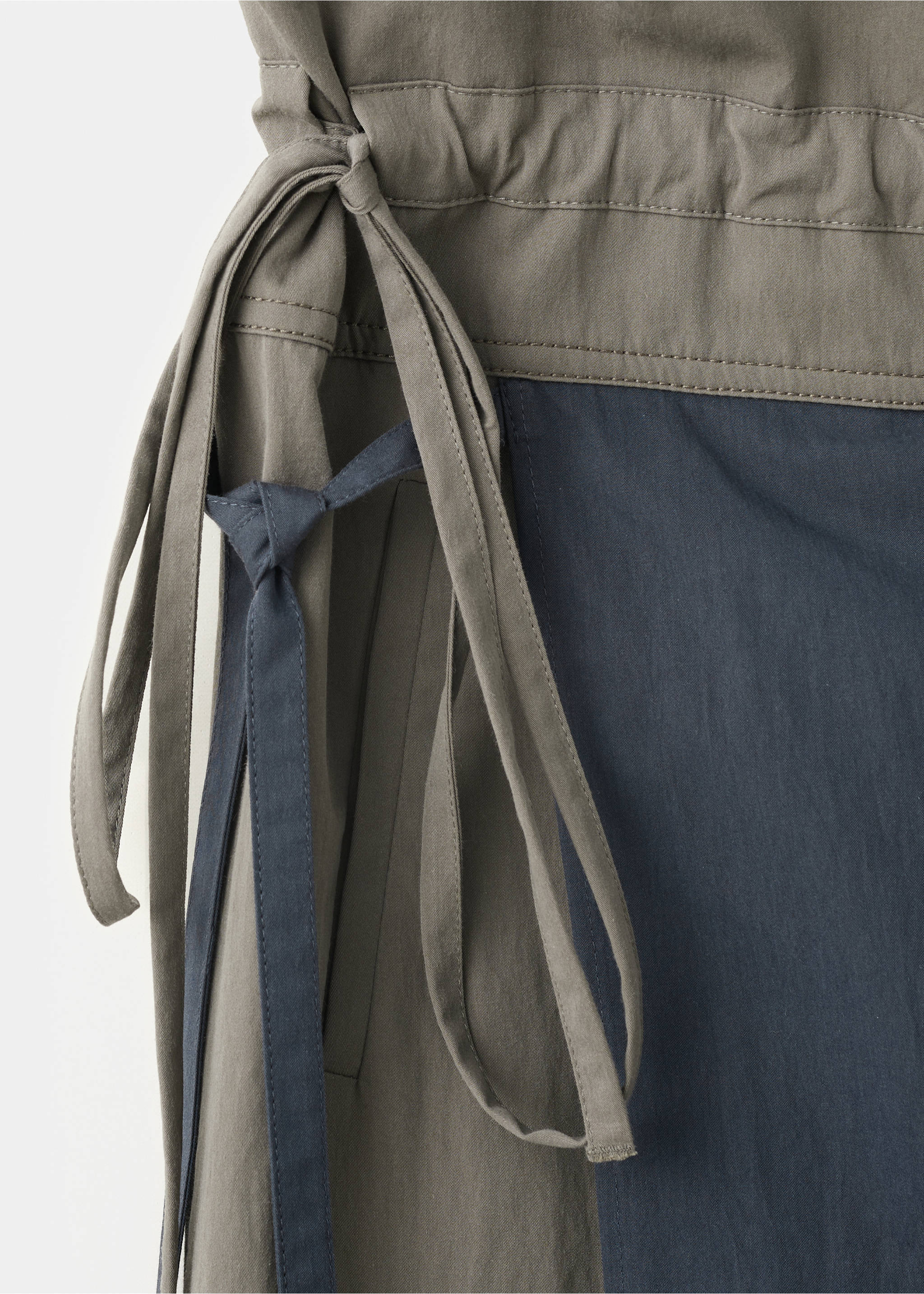 Straight-leg contrast trousers - Details of the article 8, Grey. Ref: 37061451-00.