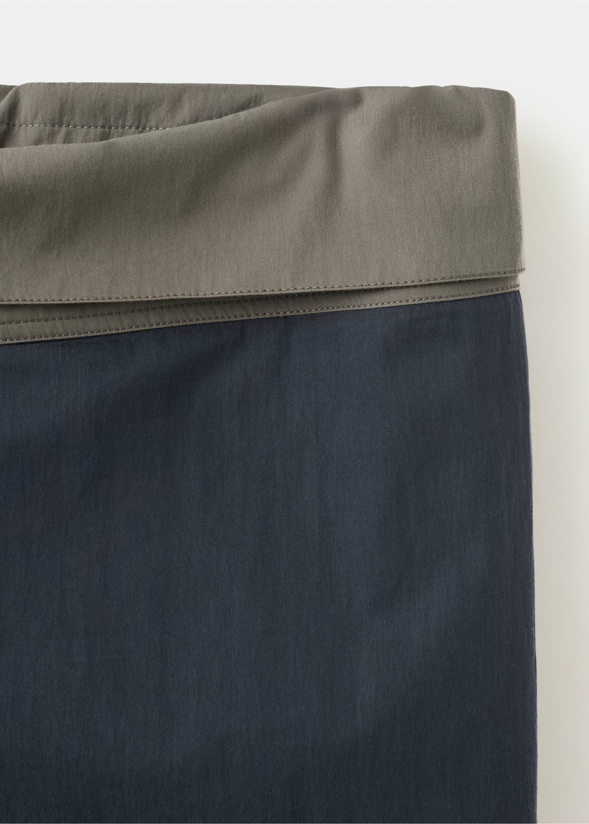 Straight-leg contrast trousers - Details of the article 0, Grey. Ref: 37061451-00.