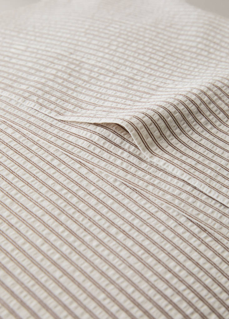 Seersucker cotton pillowcase with fine stripes 45x110 cm — Coffee