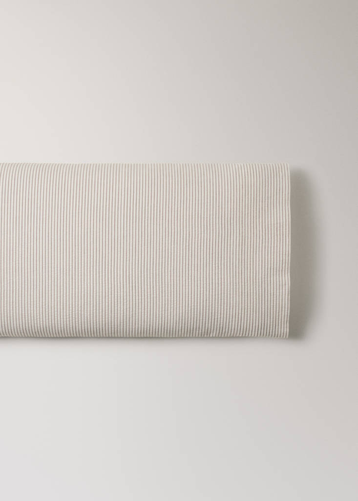Seersucker cotton pillowcase with fine stripes 45x110 cm — Coffee