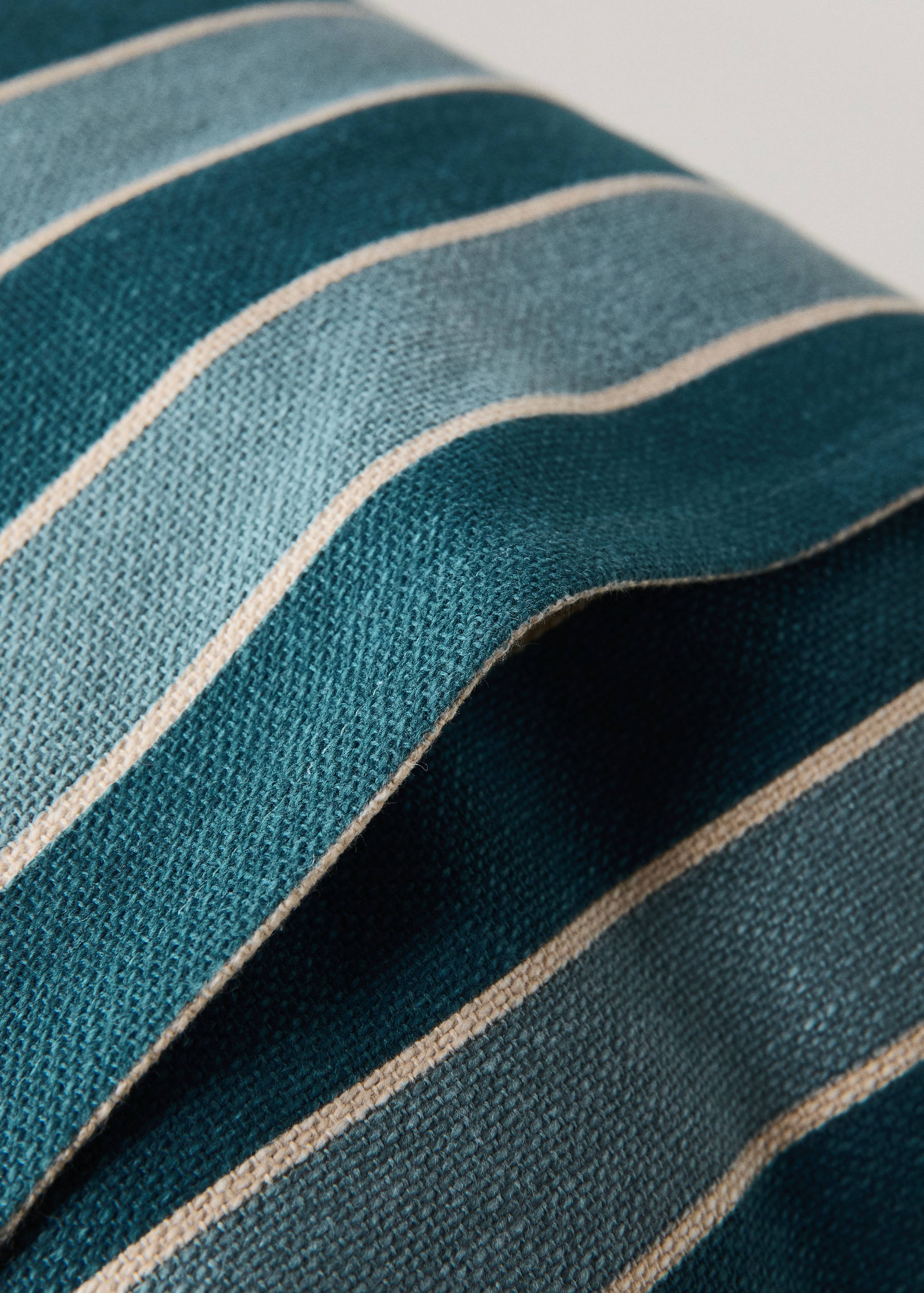 Cotton cushion cover with printed stripes 30x50 cm - Details of the article 2