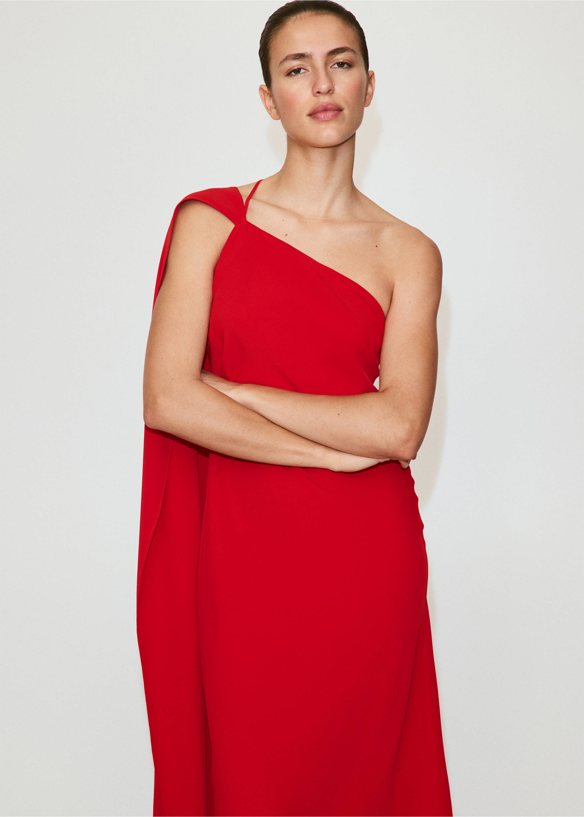 Robe asymétrique foulard - Plan moyen, Rouge. Ref: 37061468-01.