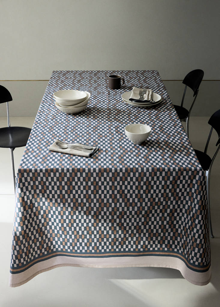 Resin-coated printed cotton tablecloth for 8 to 10 diners — Pastel Green