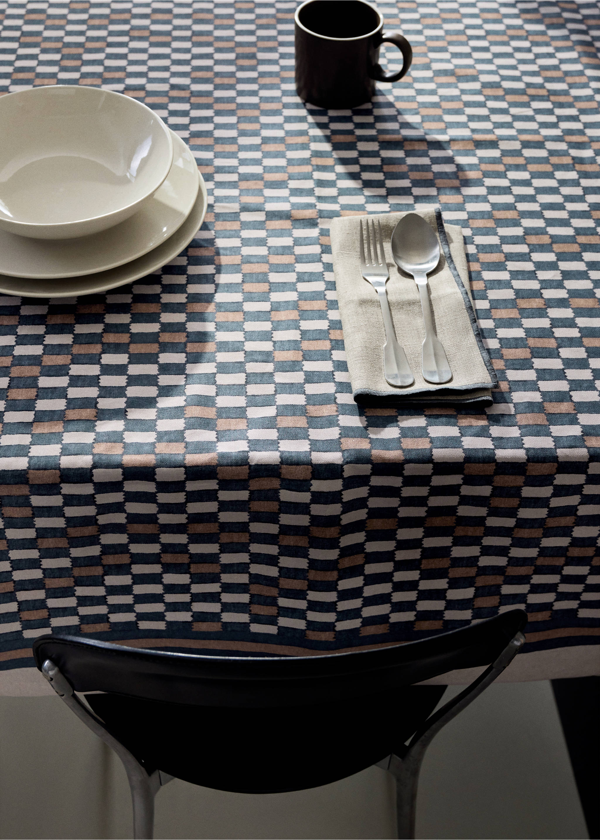 Resin-coated printed cotton tablecloth for 8 to 10 diners - Details of the article 7, Pastel Green. Ref: 37061479-00.