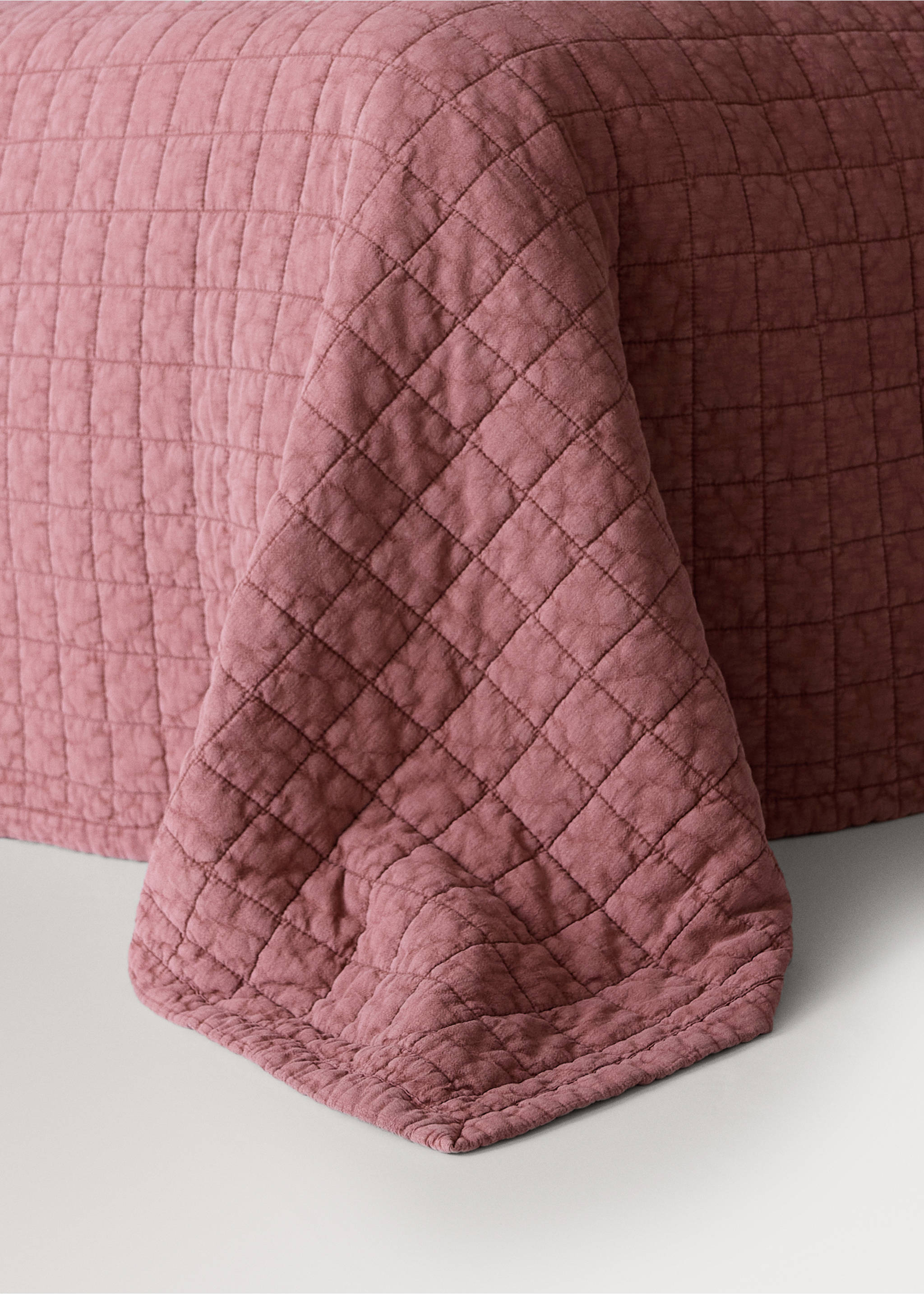 Cot bed quilt cotton quilted checks - Details of the article 8, Coral Red. Ref: 37061485-00.
