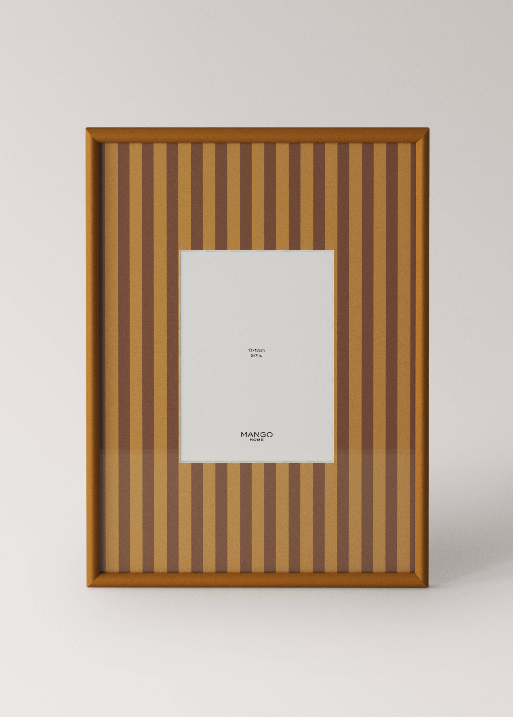 Medium-sized wooden frame with a striped design - Article without model