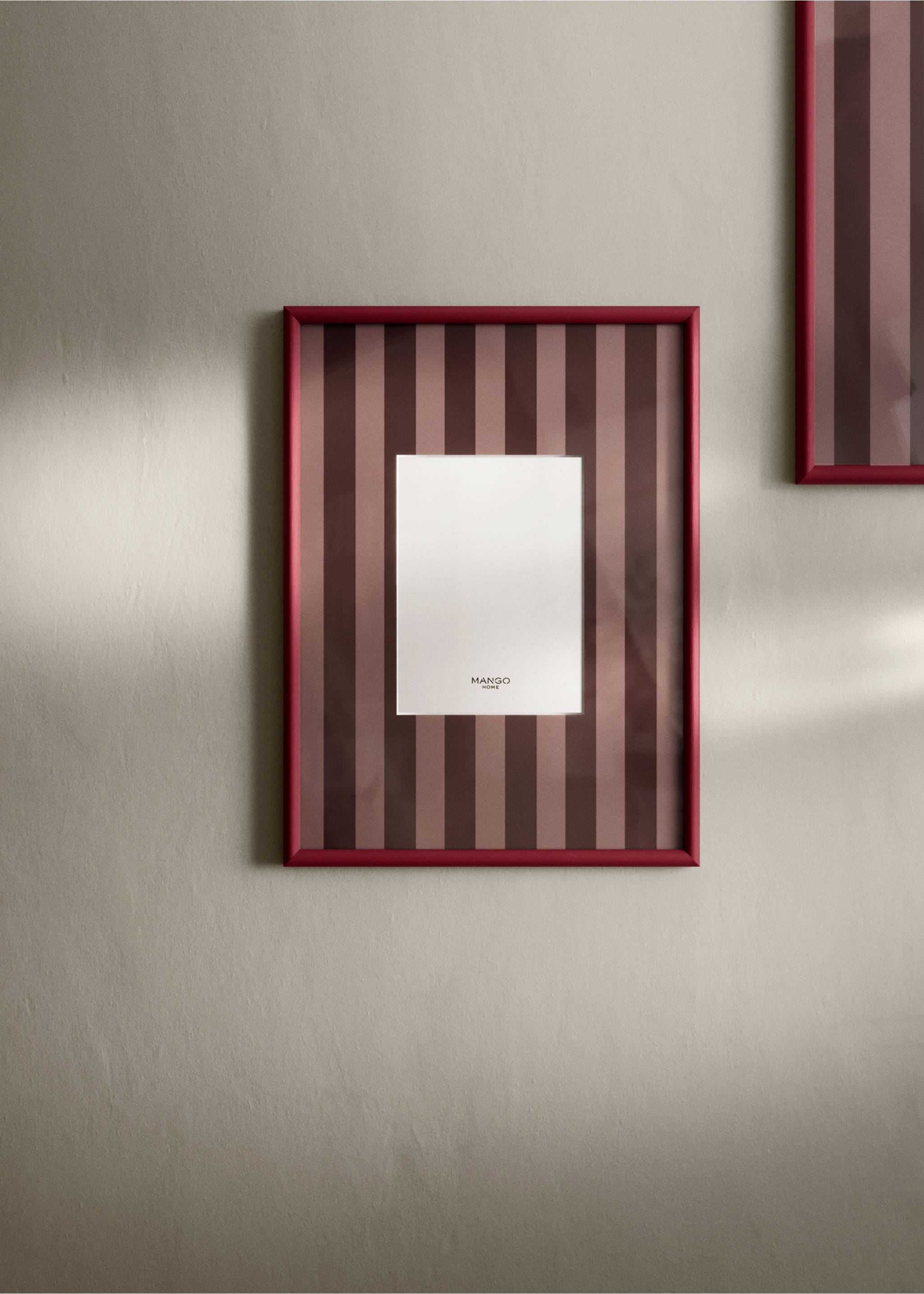 Medium-sized wooden frame with a striped design - General plane, Maroon. Ref: 37061495-00.
