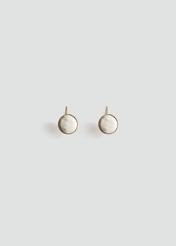 Round resin earrings — Gold