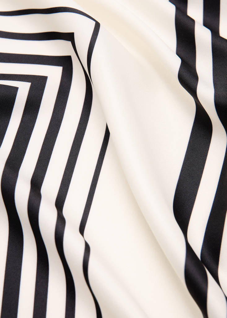 Geometric printed foulard — Ecru