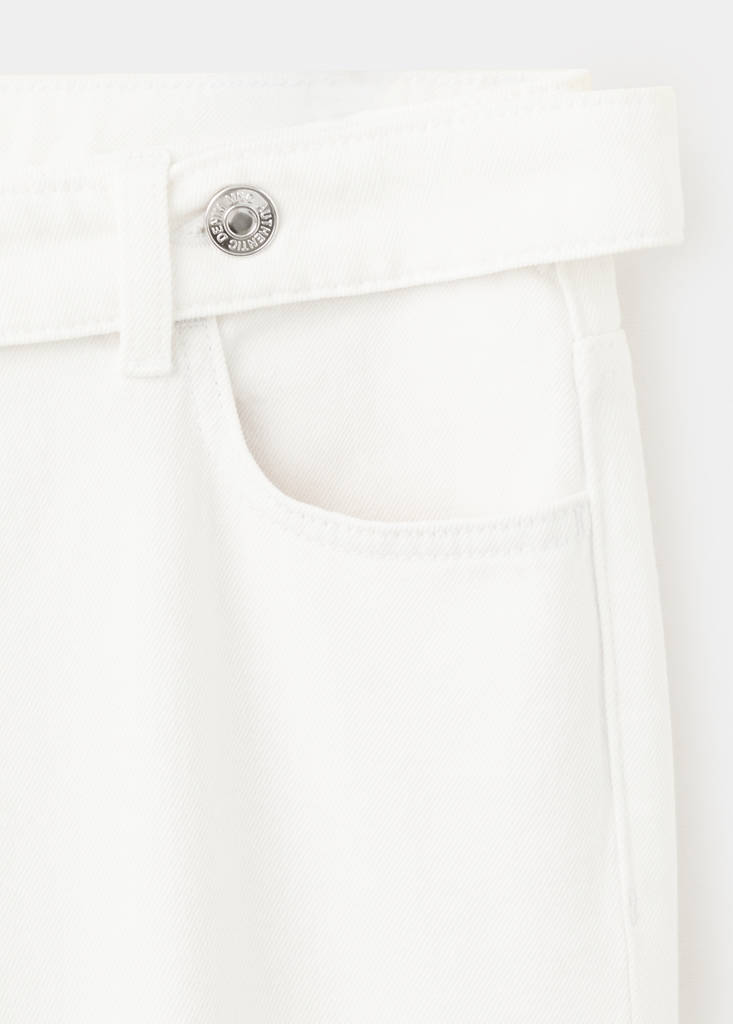 Straight jeans with belt detail — White
