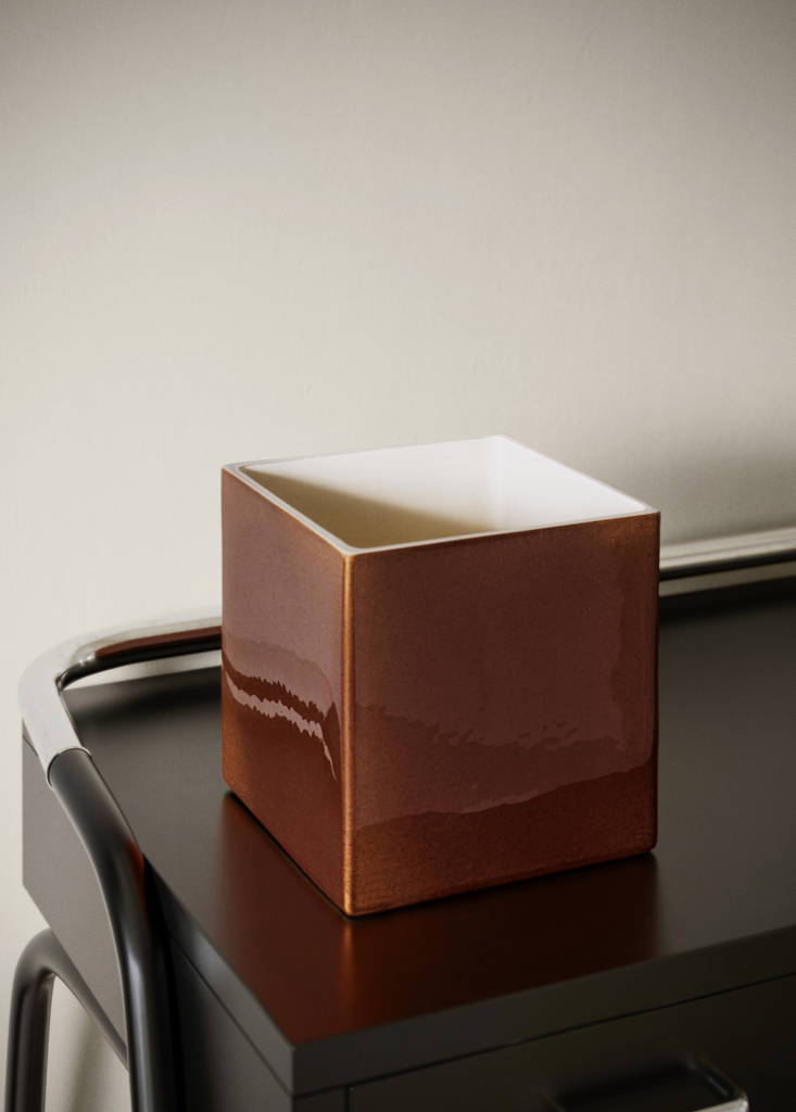 Small 100% ceramic vase — Brown