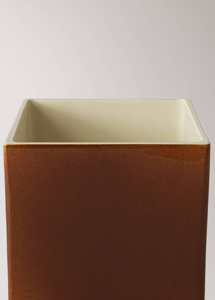 Small 100% ceramic vase — Brown