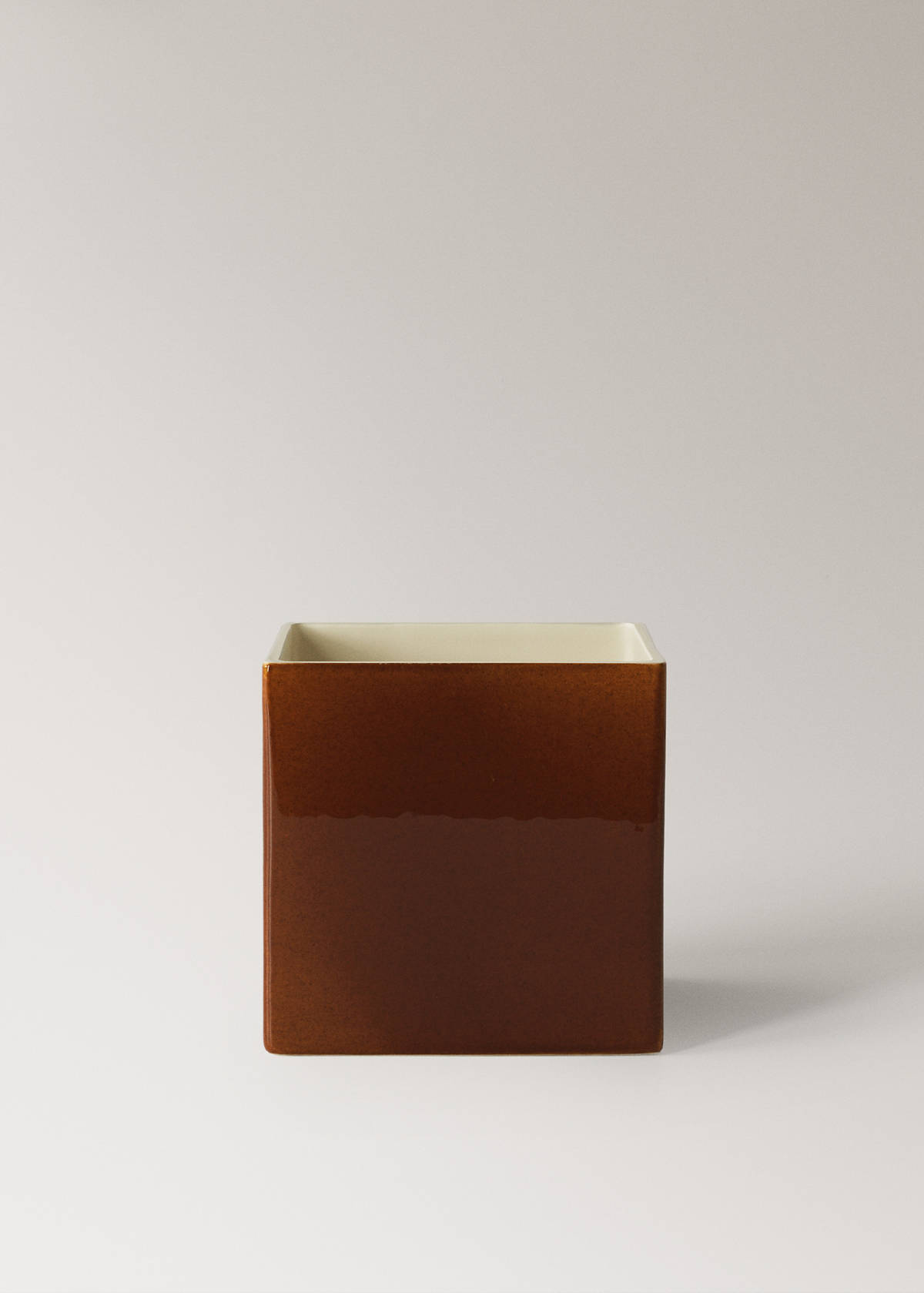 Small 100% ceramic vase — Brown