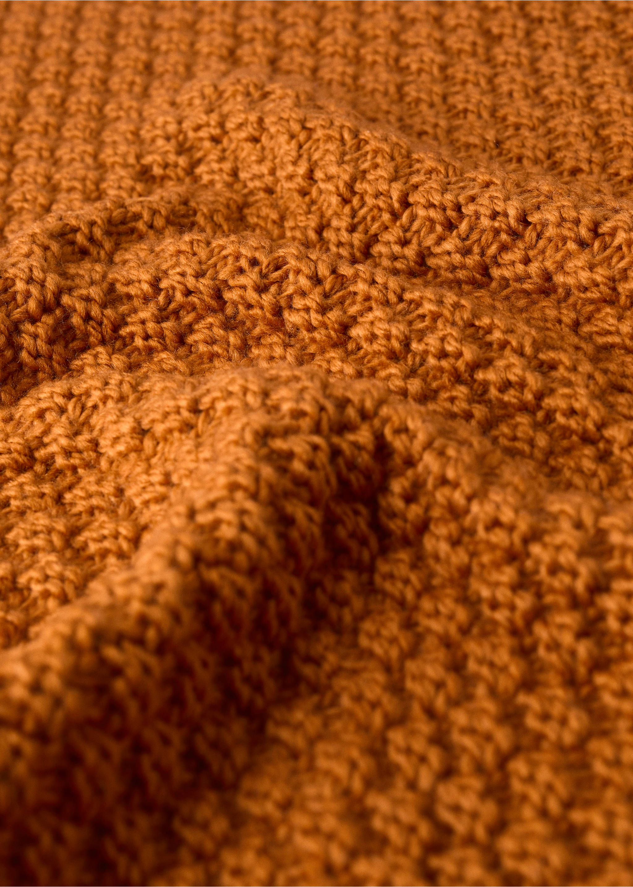 Crochet-textured throw blanket - Details of the article 2, Caramel. Ref: 37061539-00.