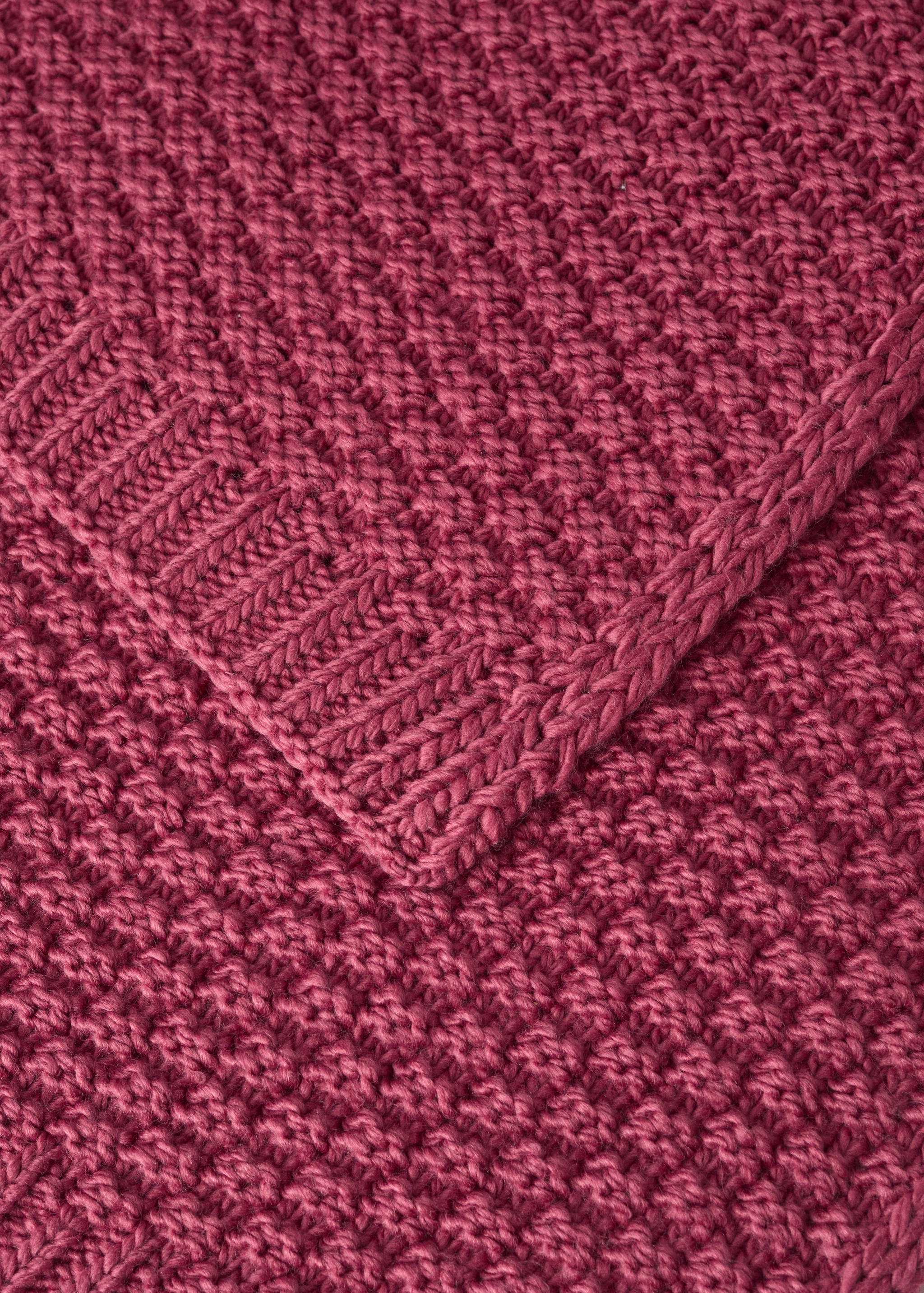 Crochet-textured throw blanket - Details of the article 1