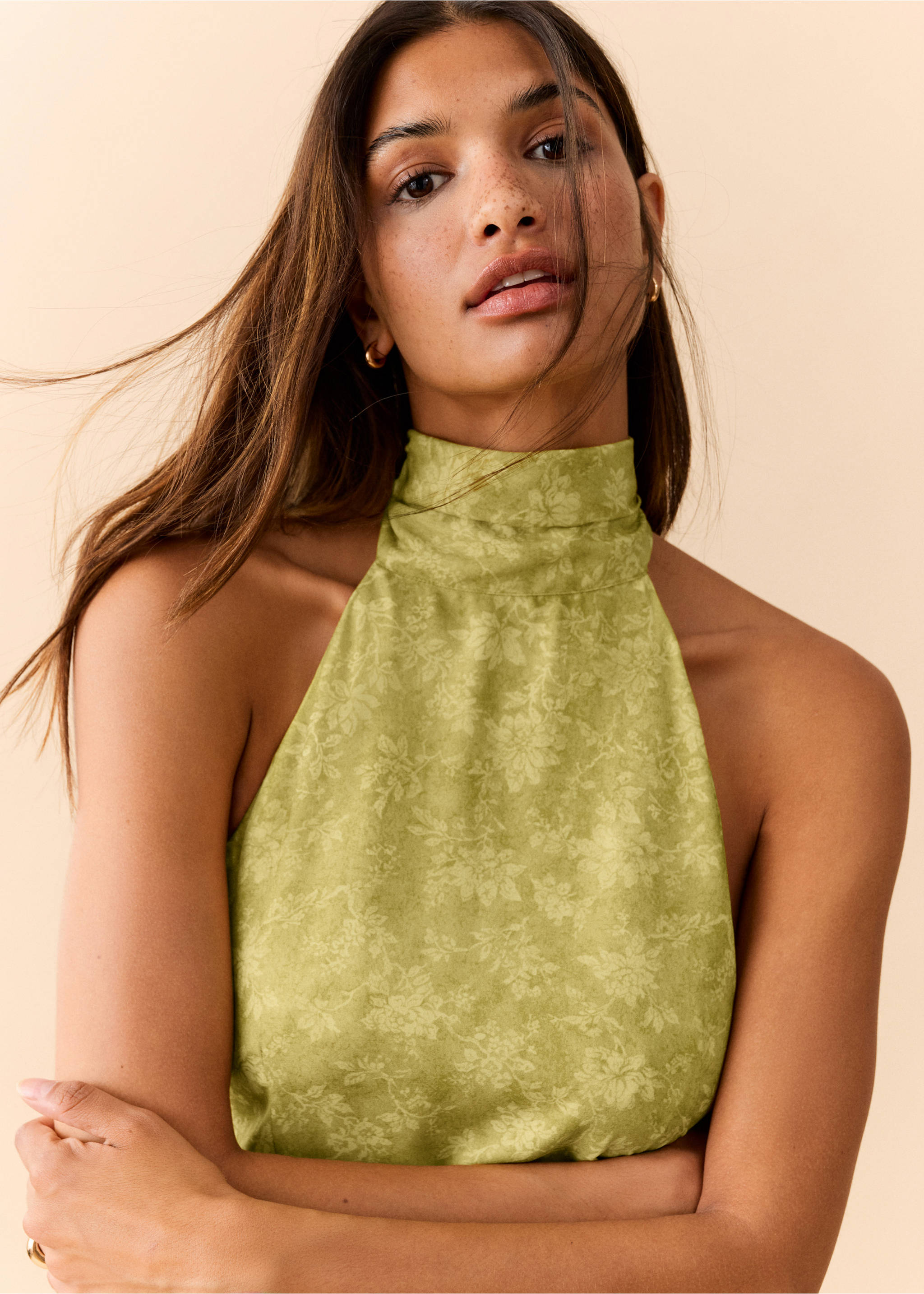 Halter-neck open-back dress - Details of the article 1, Lime. Ref: 37061541-00.