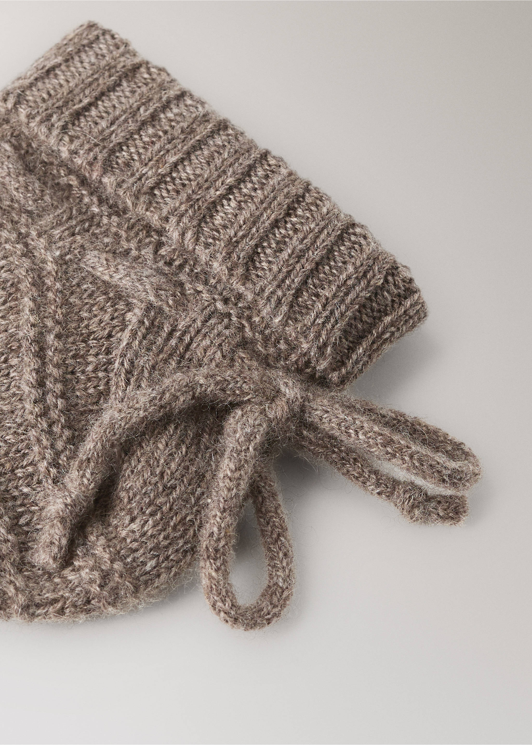 Brown cable-knit socks detail featuring a ribbed cuff and ties., Medium Brown. Ref: 37061547-00.