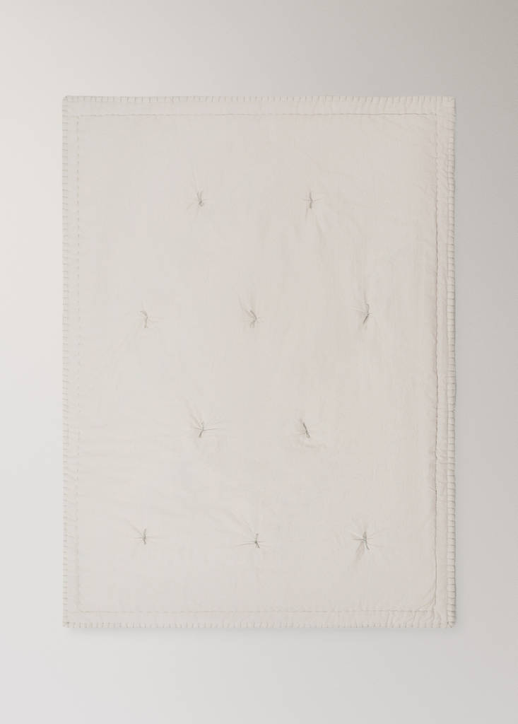 Gesteppter Baumwoll-Quilt für Babybett 90 cm — Grau