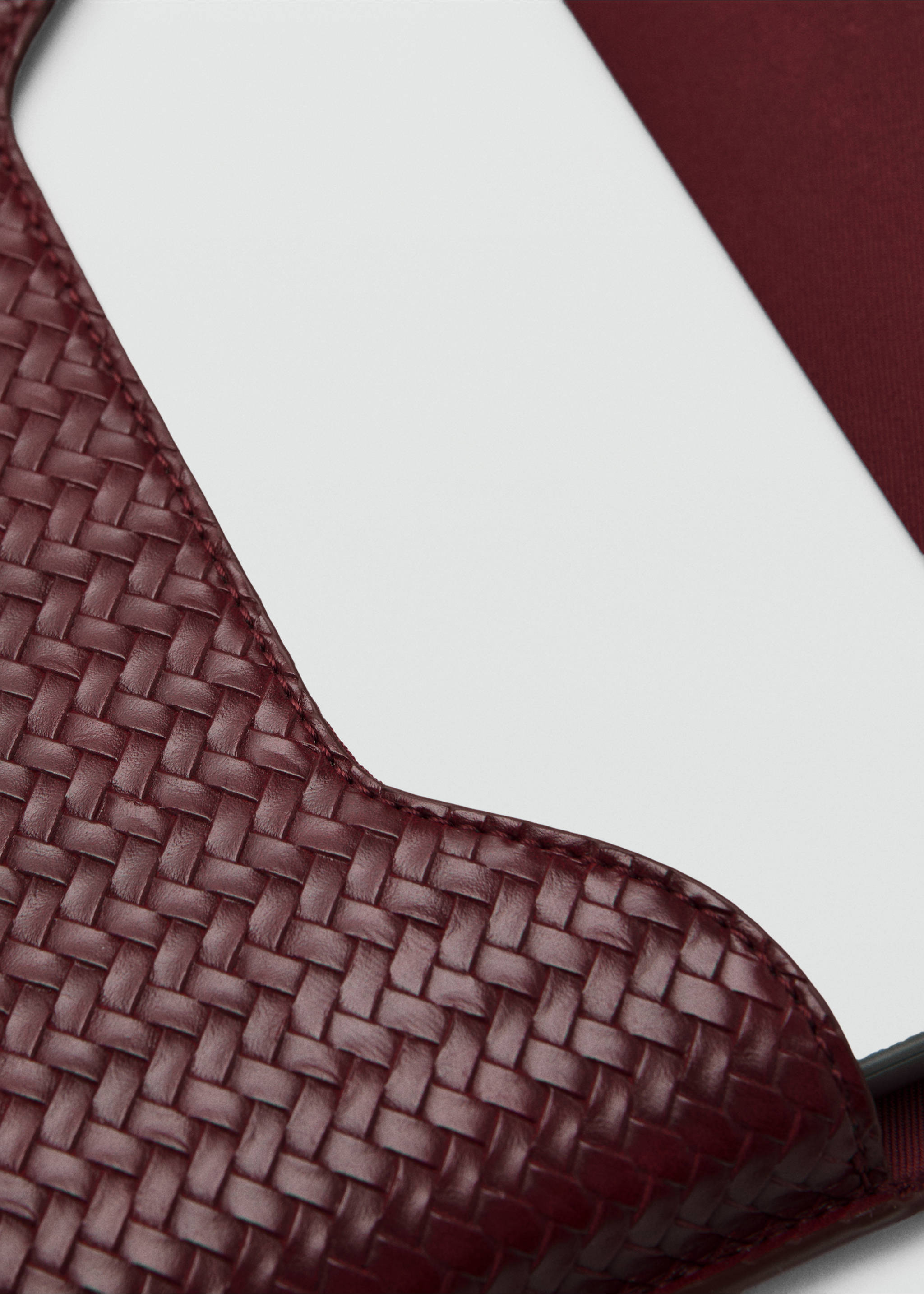 Braided laptop sleeve - Details of the article 1, Burgundy. Ref: 37061551-00.