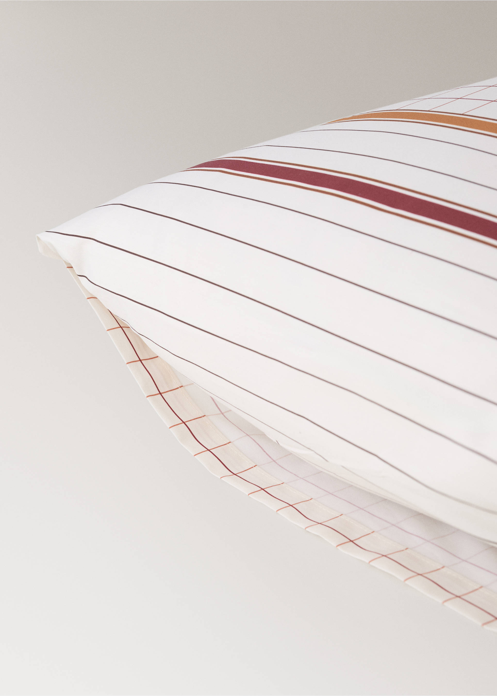 Two 200 thread count cotton pillowcases checked 50 x 75 cm - Details of the article 1, Cognac. Ref: 37062010-00.