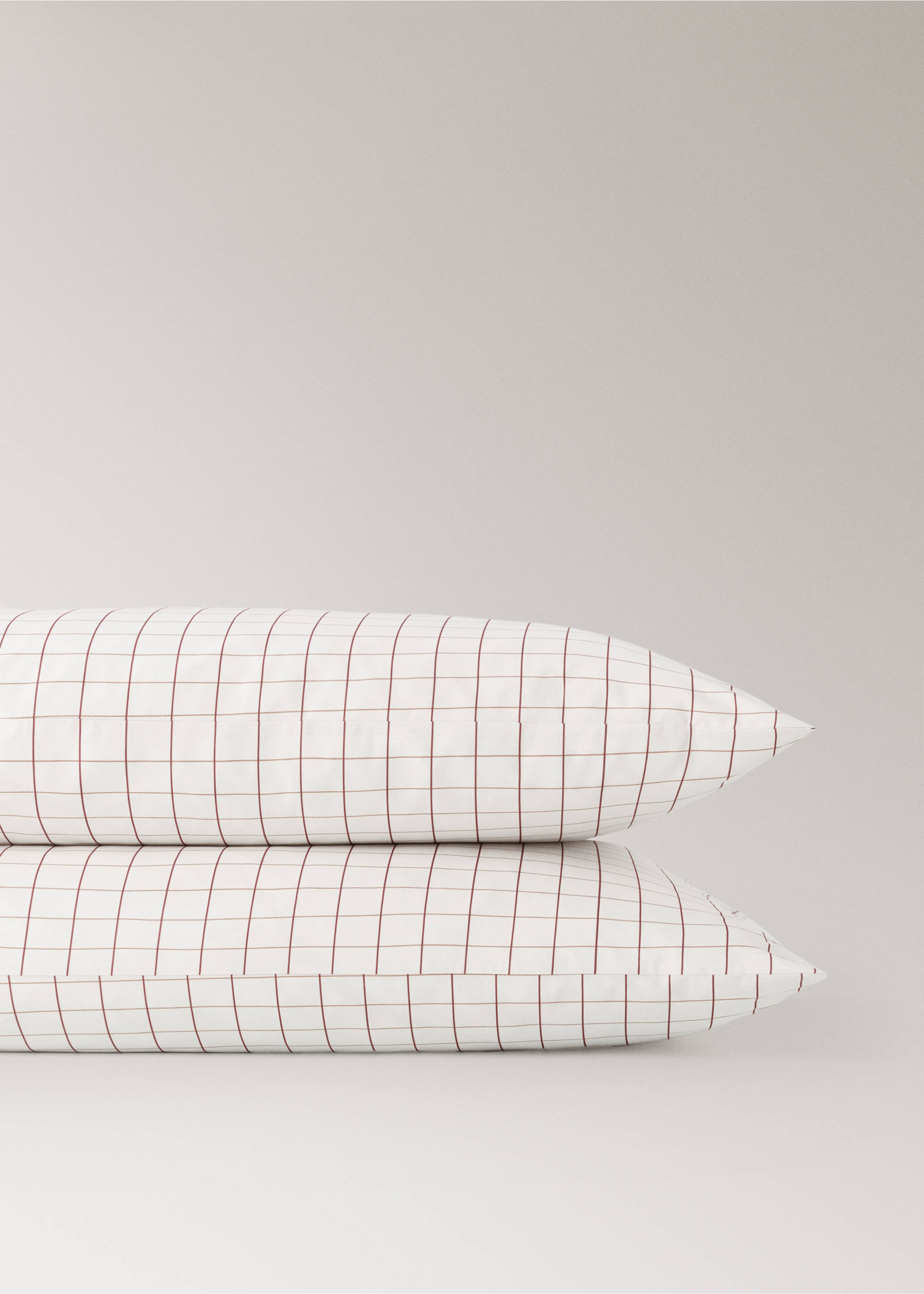 Two 200 thread count cotton pillowcases checked 50 x 75 cm - Details of the article 2, Cognac. Ref: 37062010-00.