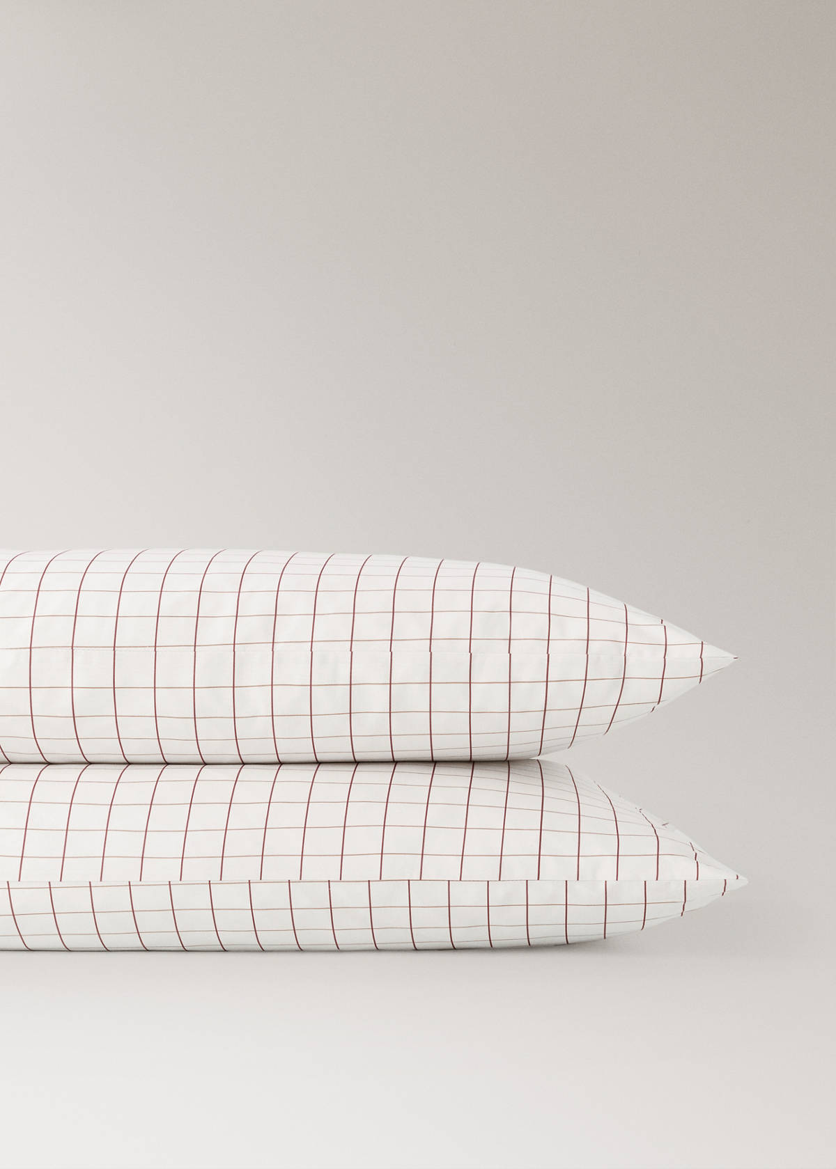 Two 200 thread count cotton pillowcases checked 50 x 75 cm — Cognac