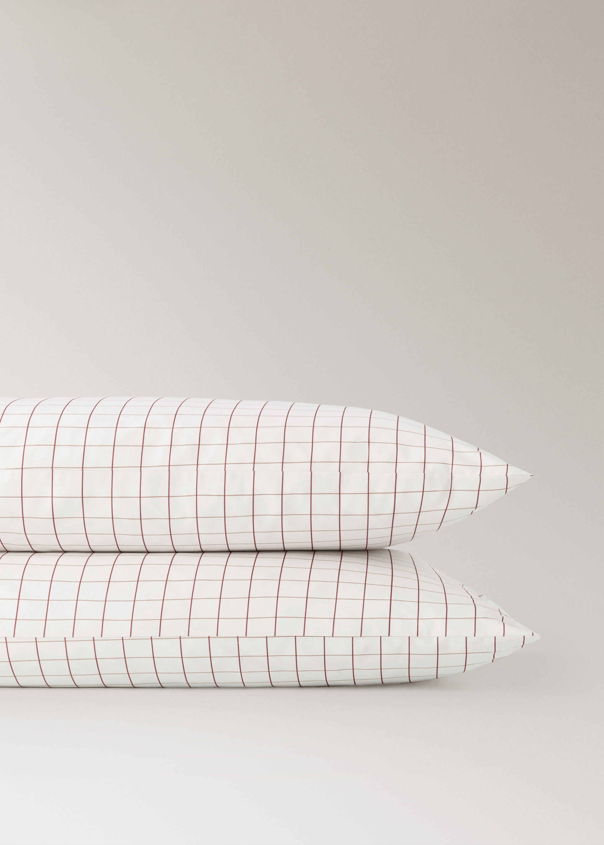 Two 200 thread count cotton pillowcases checked 50 x 75 cm - Details of the article 2