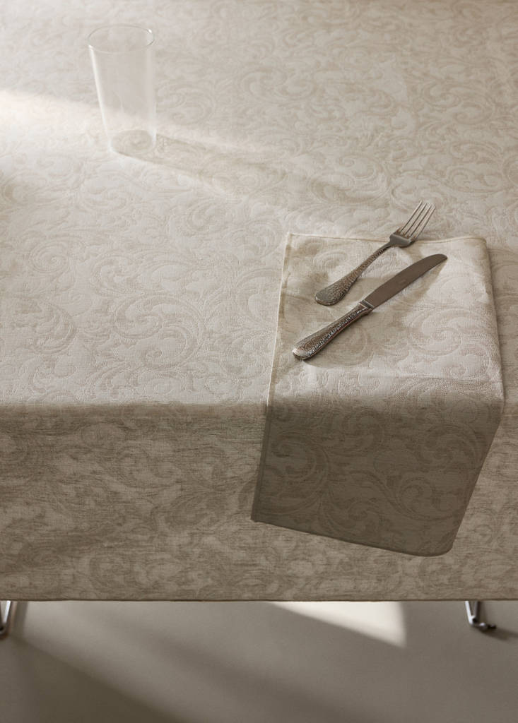 Jacquard resin-coated tablecloth with overlock for 6 to 8 people — Light/Pastel Brown