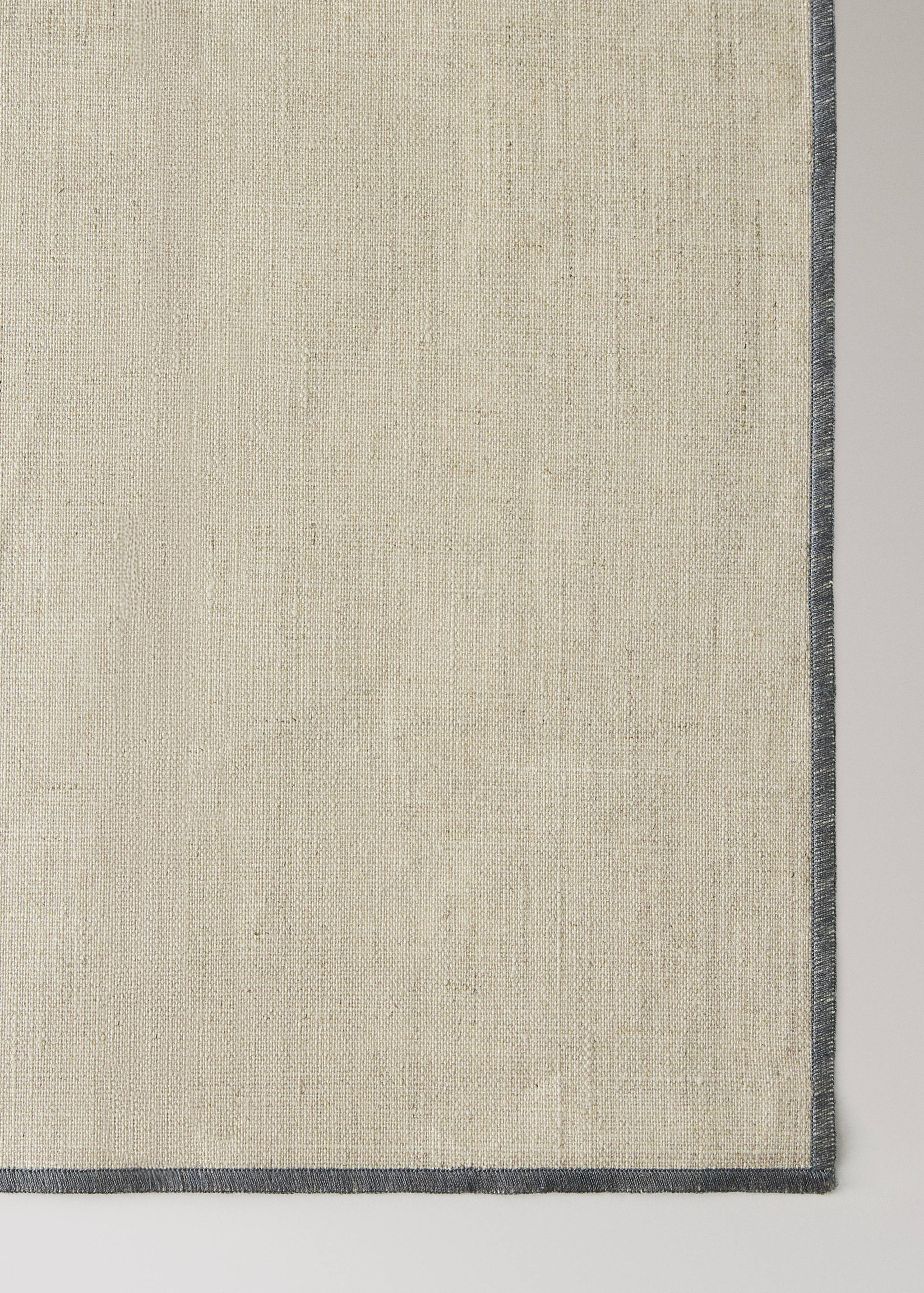 Resin-coated linen table runner with overlock stitching - Details of the article 2