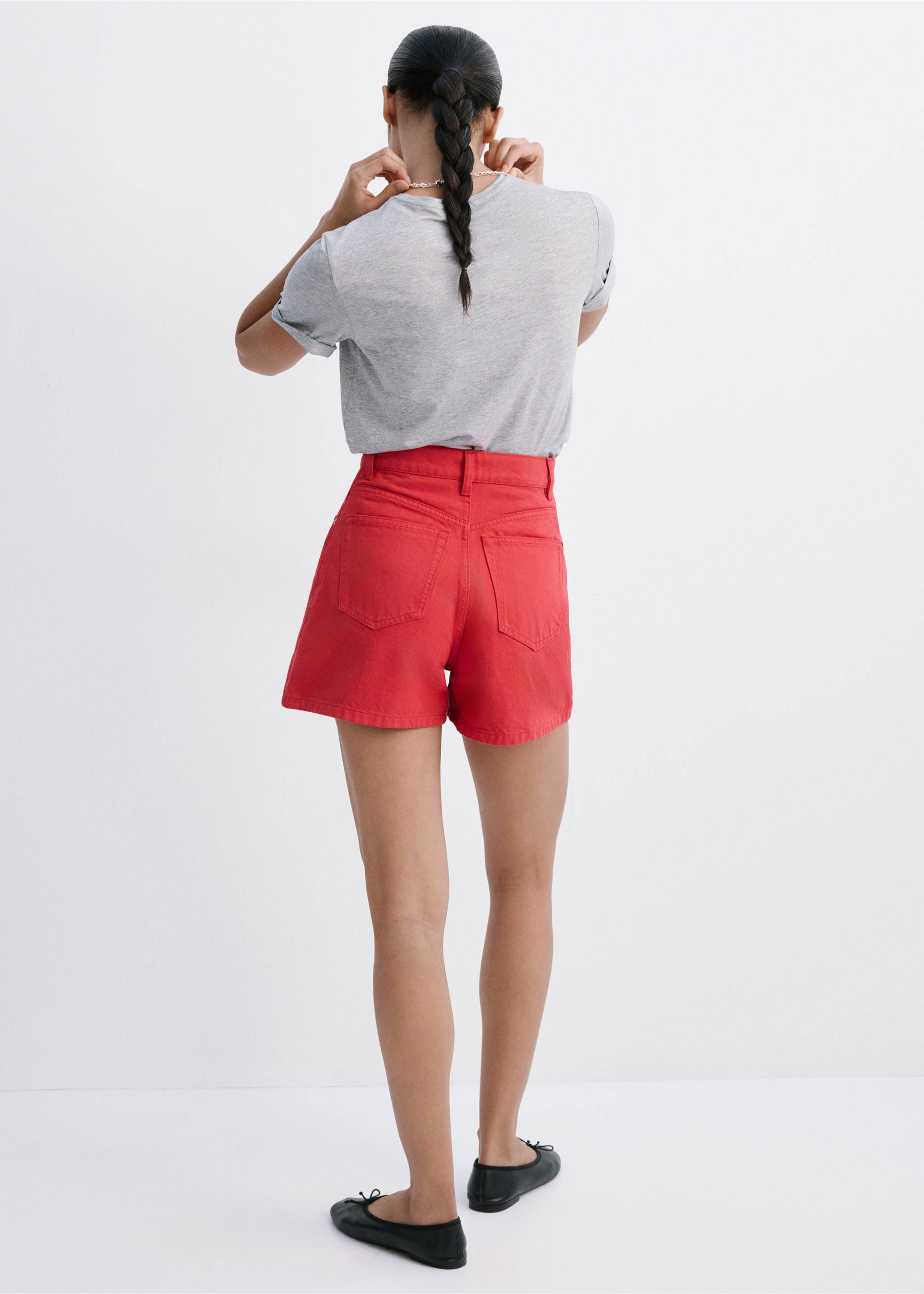 High-rise denim shorts - Reverse of the article, Red. Ref: 37062554-00.