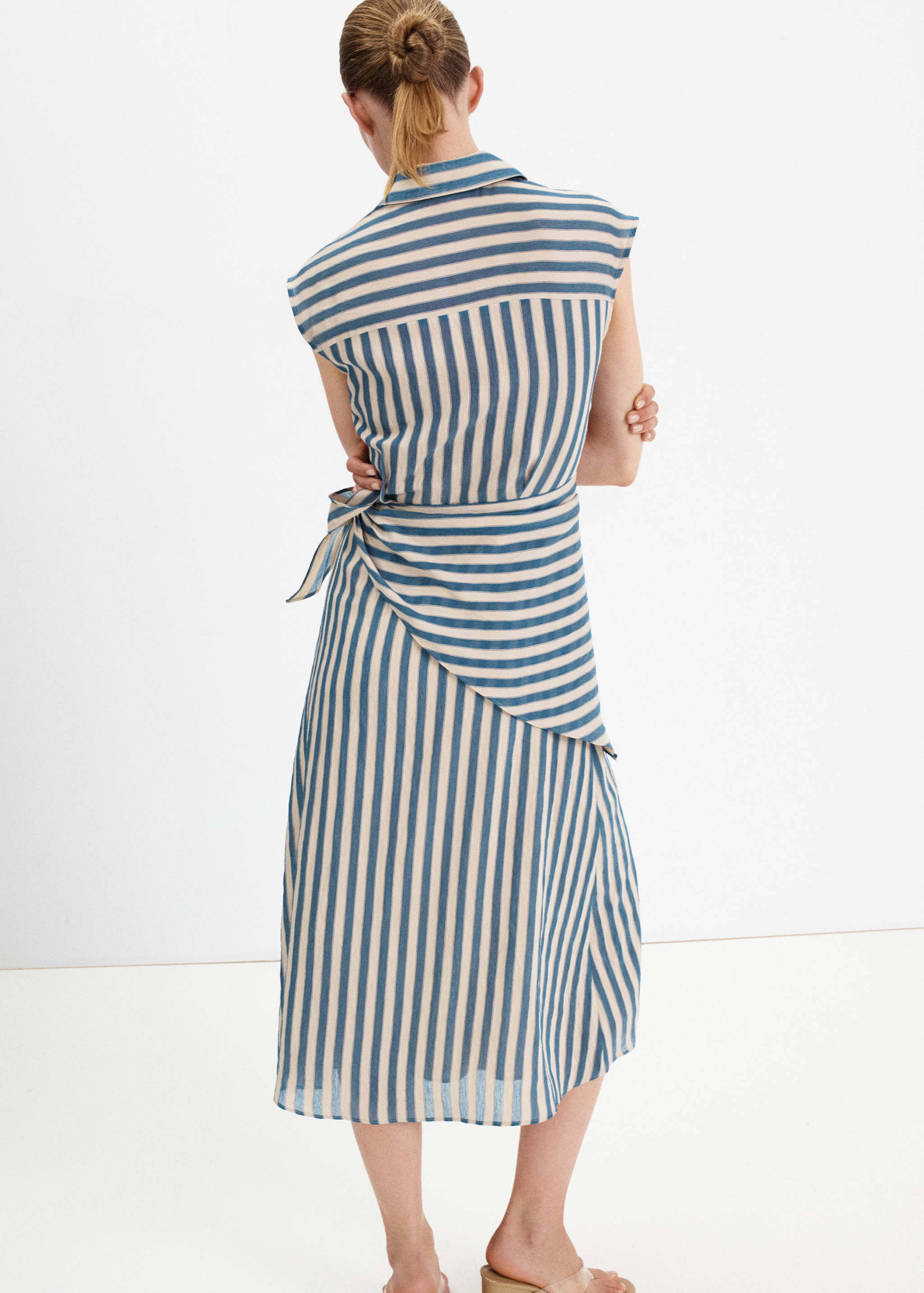 Striped scarf shirt dress - Reverse of the article