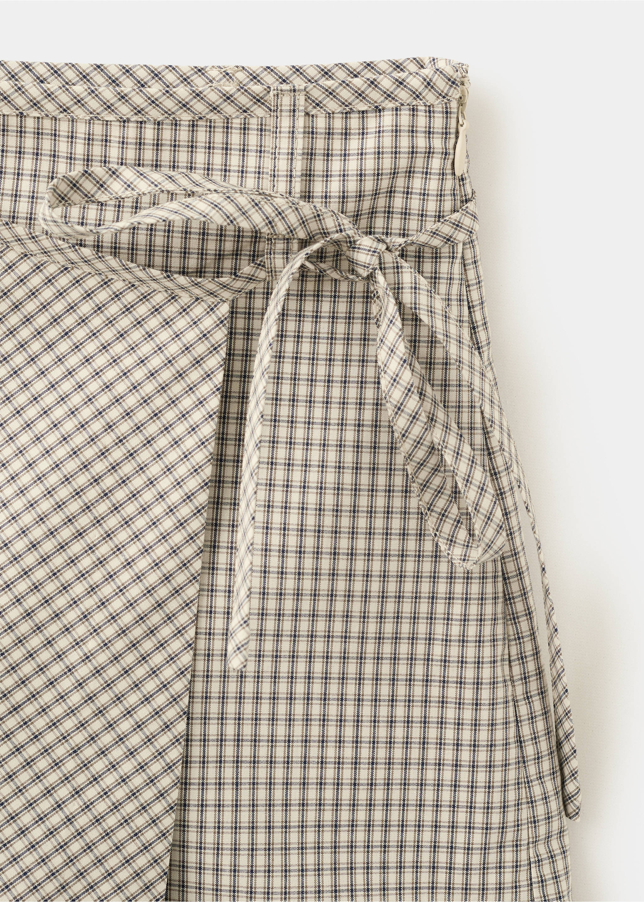 Checked tie-waist skort - Details of the article 8, Ecru. Ref: 37062897-00.