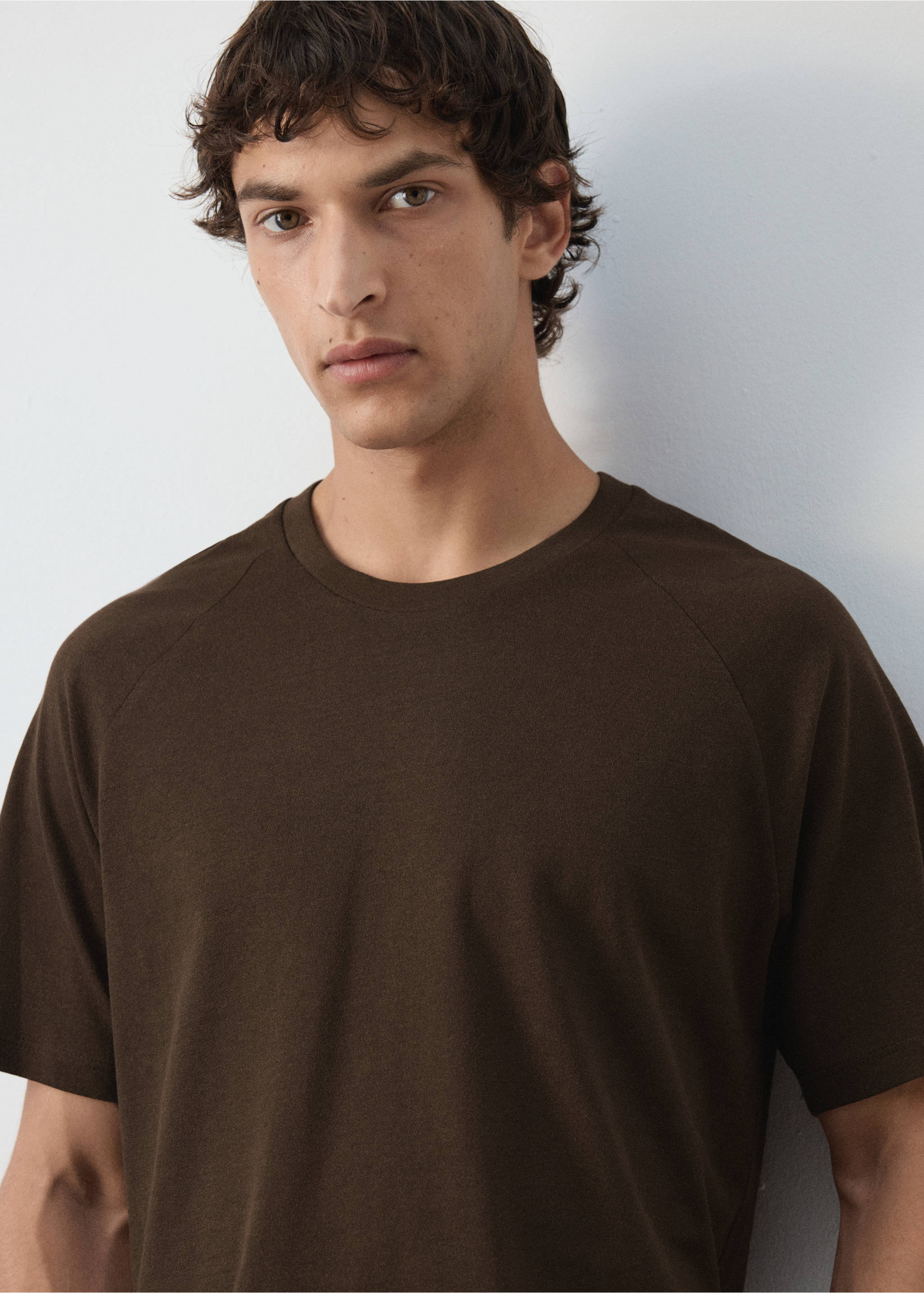 Relaxed fit cotton-linen blend T-shirt - Details of the article 1, Chocolate. Ref: 37062898-00.