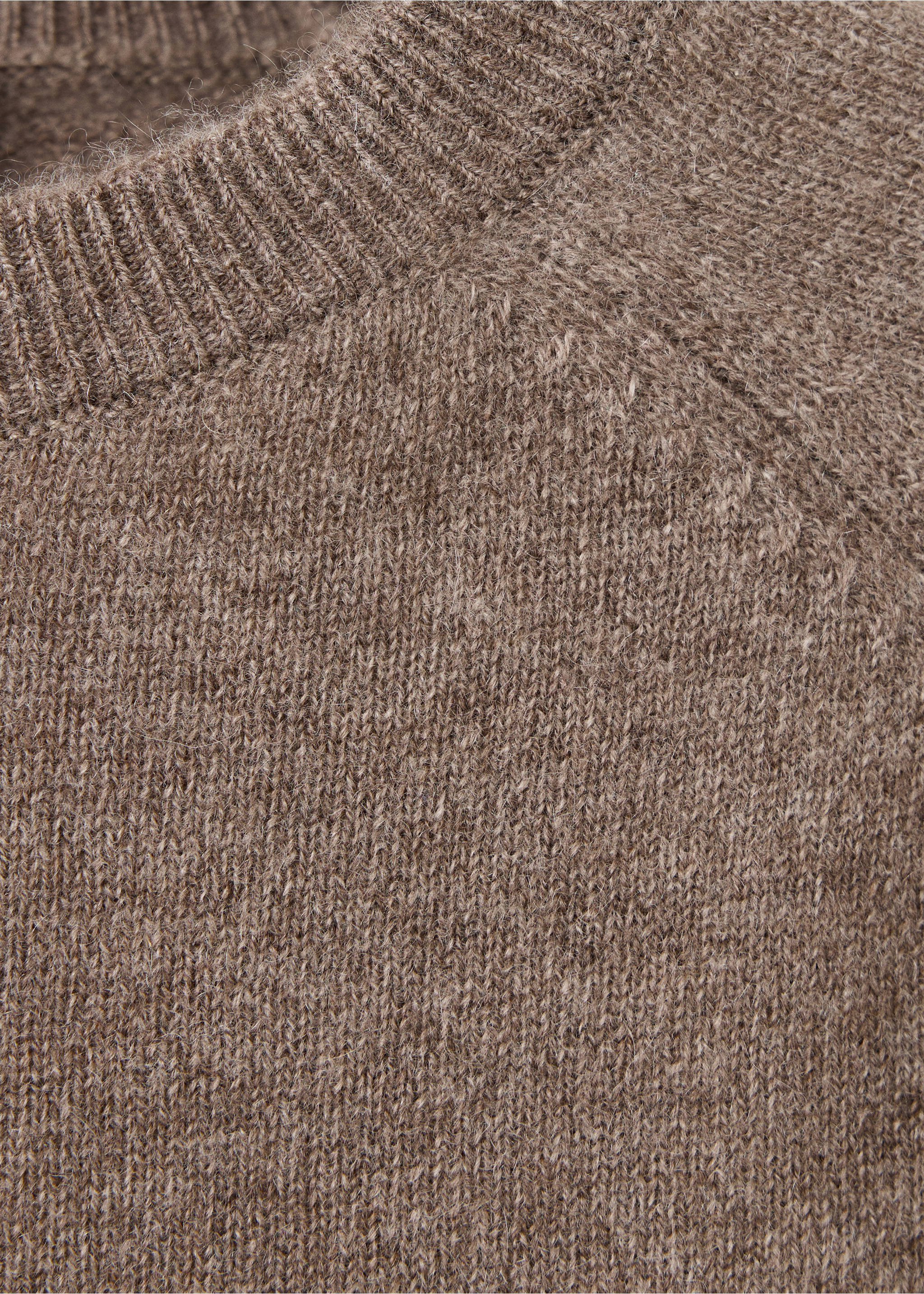 100% cashmere sweater - Details of the article 8, Medium Brown. Ref: 37062900-00.