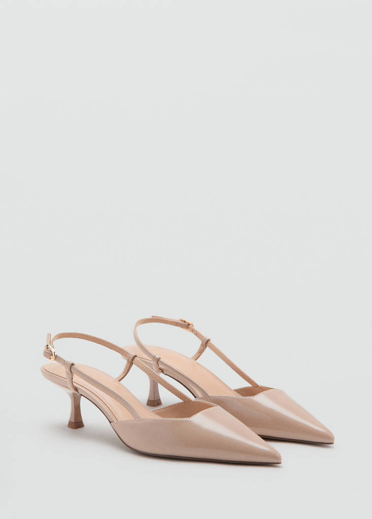 Patent leather pointed toe court shoe — Nude