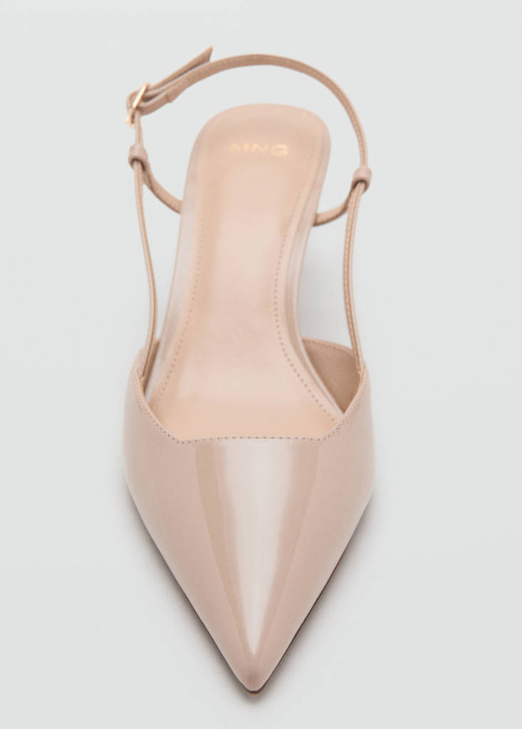 Patent leather pointed toe court shoe — Nude
