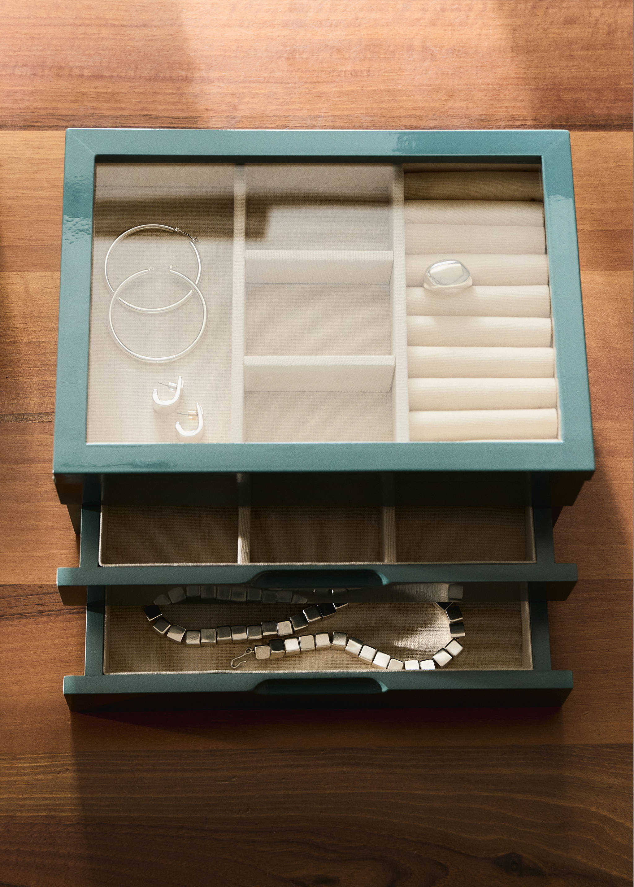Medium wooden jewelry box - General plane
