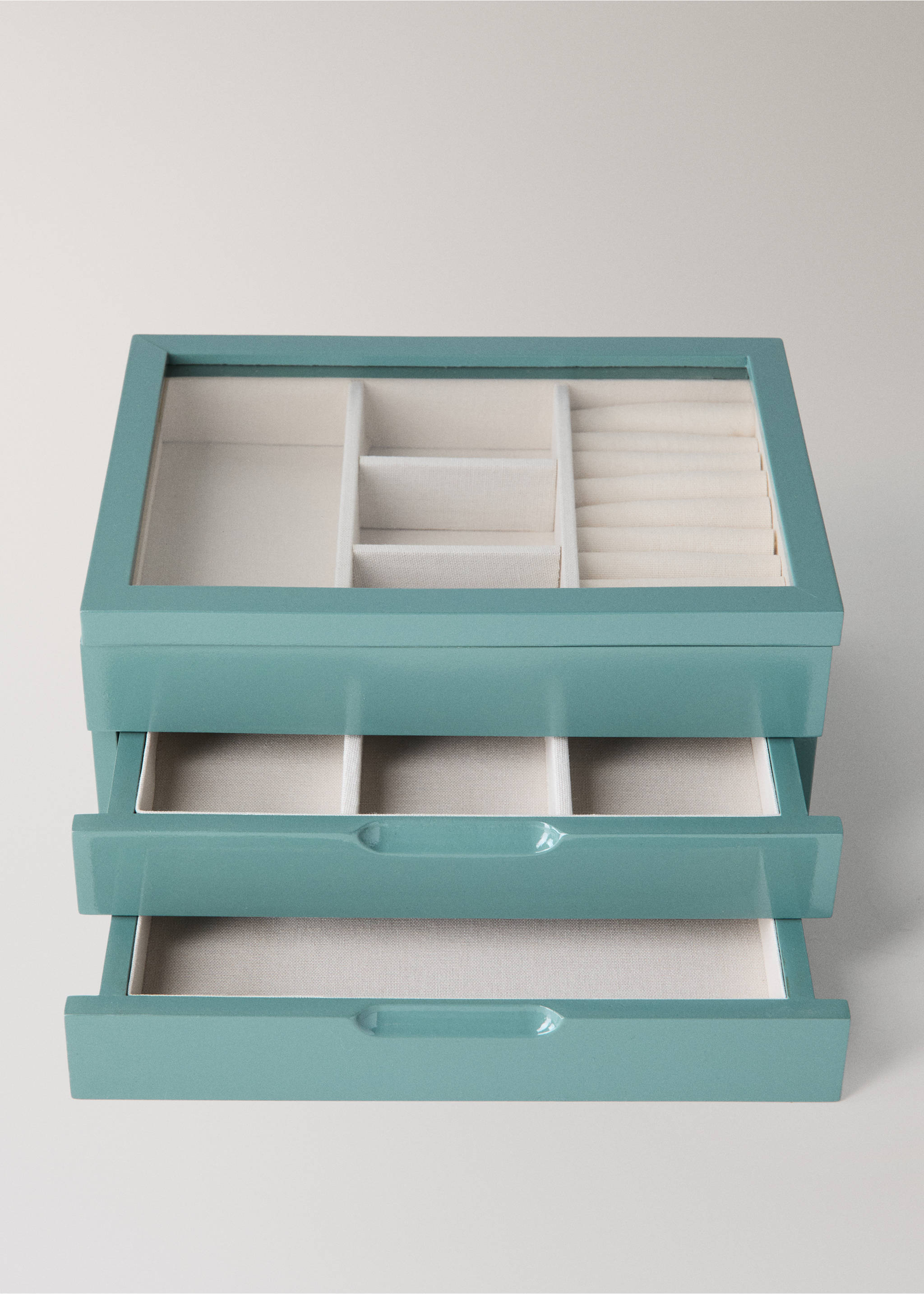 Medium wooden jewelry box - Details of the article 3, Emerald Green. Ref: 37062904-00.