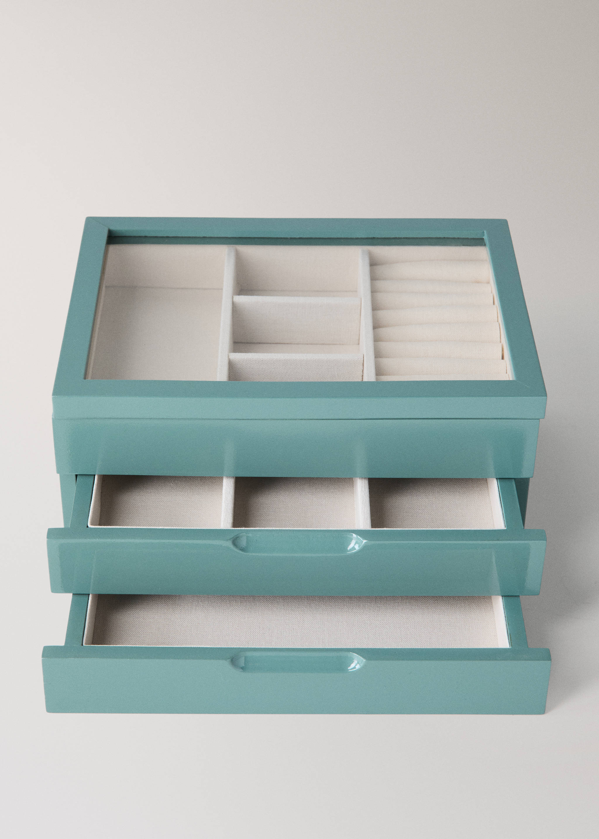 Medium wooden jewelry box - Details of the article 3