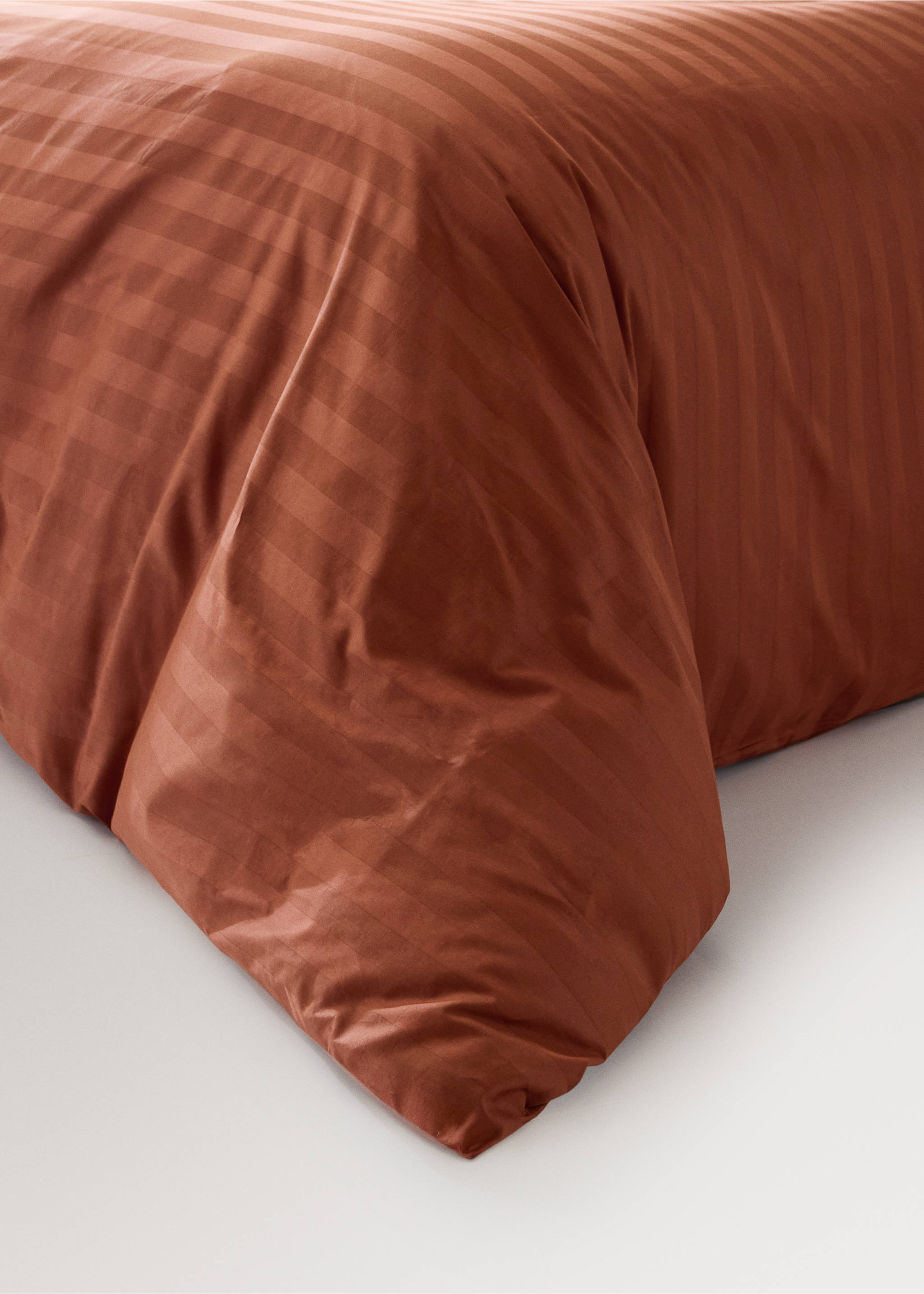 300 thread count satin striped duvet cover for a 150/160 cm bed - Details of the article 8, Cognac. Ref: 37062905-00.