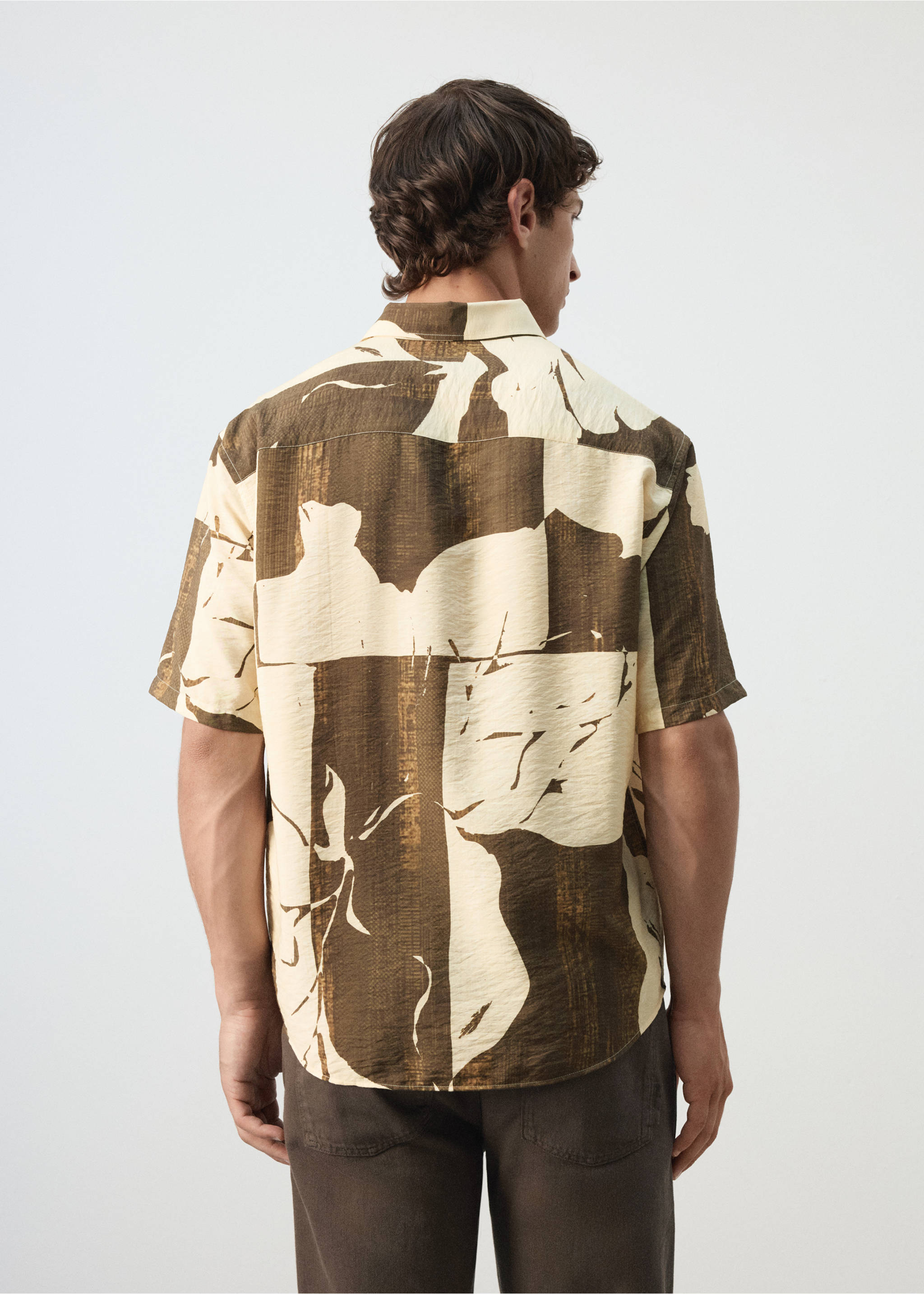 Camisa estampada regular fit - Reverso del artículo, Vainilla. Ref: 37062907-00.