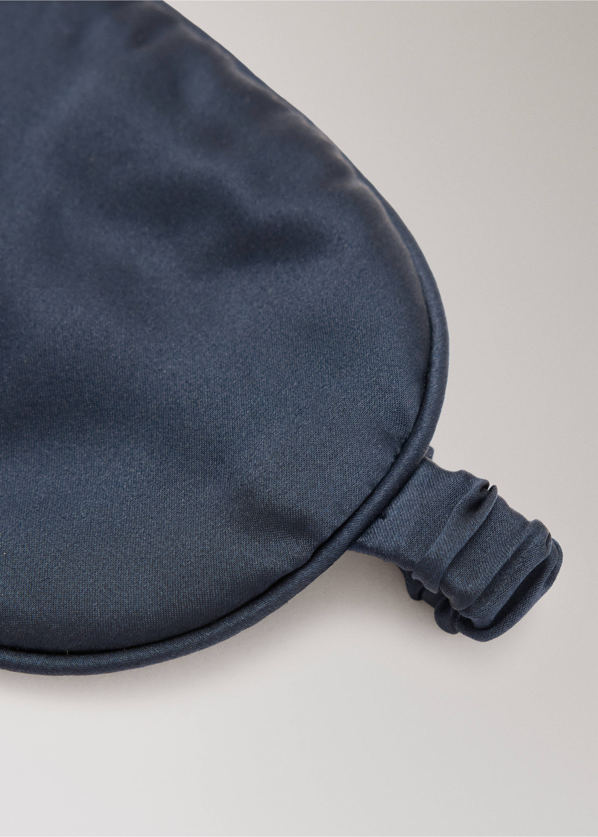 Silk eye mask - Details of the article 8, Navy. Ref: 37062917-00.