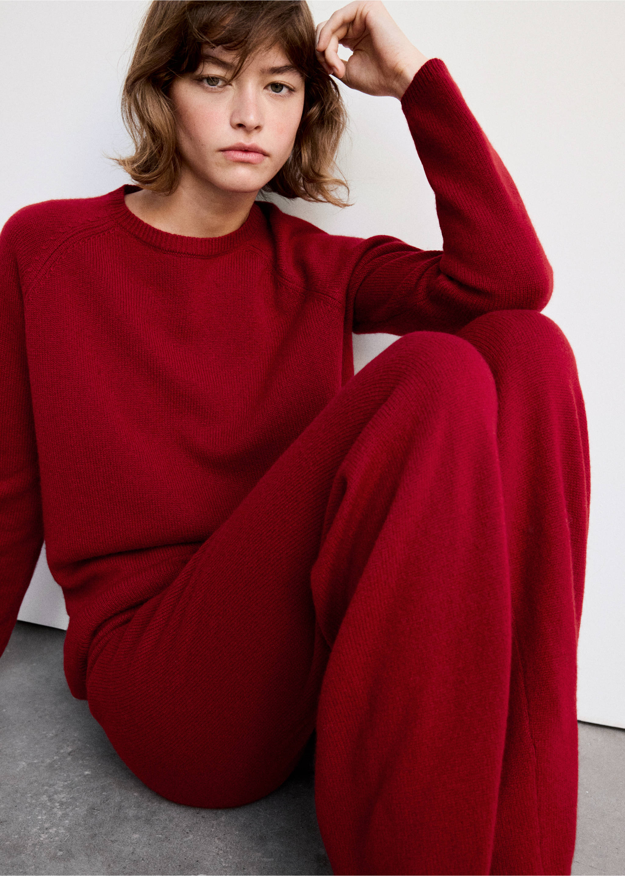 Thick 100% cashmere knit jumper - Details of the article 2, Red. Ref: 37062919-00.