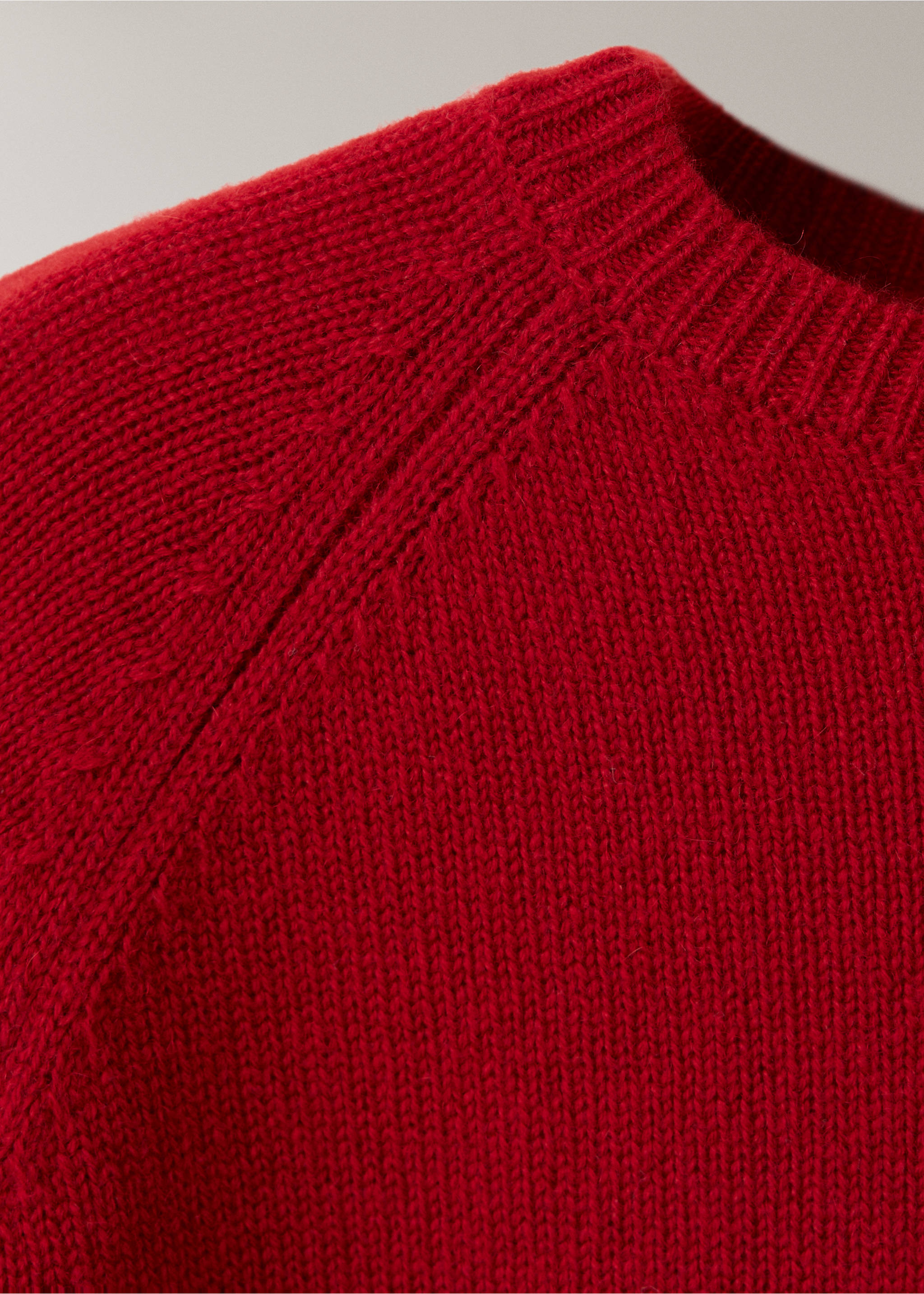 Thick 100% cashmere sweater - Details of the article 8, Red. Ref: 37062919-00.