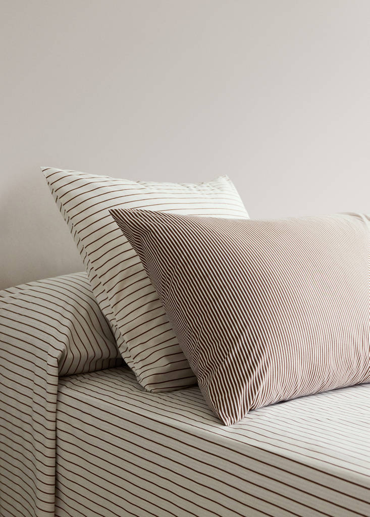 Two striped cotton pillowcases, 200 thread count, 50 x 75 cm — Coffee
