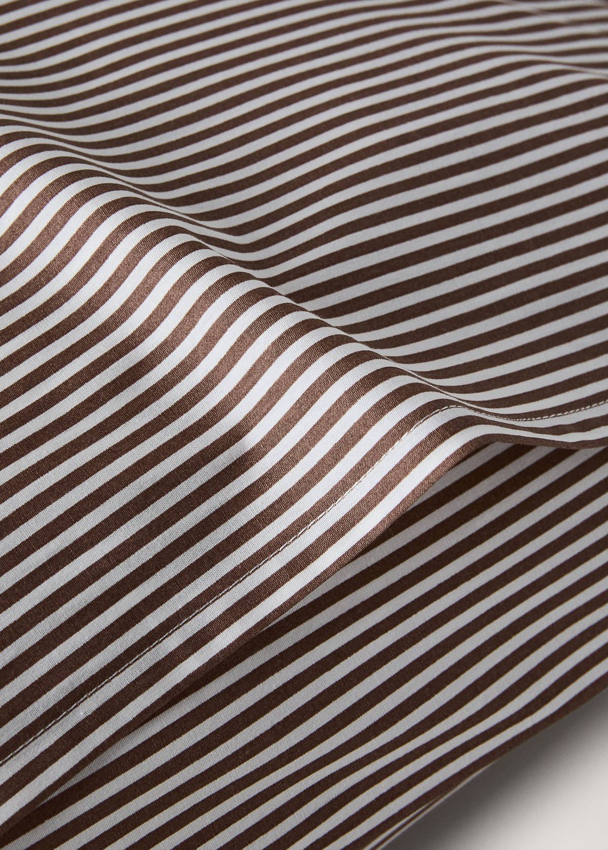 Two striped cotton pillowcases, 200 thread count, 50 x 75 cm — Coffee