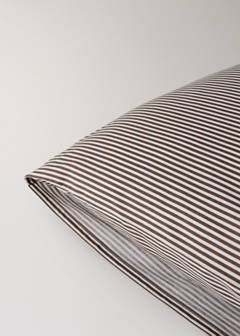 Two striped cotton pillowcases, 200 thread count, 50 x 75 cm — Coffee 3